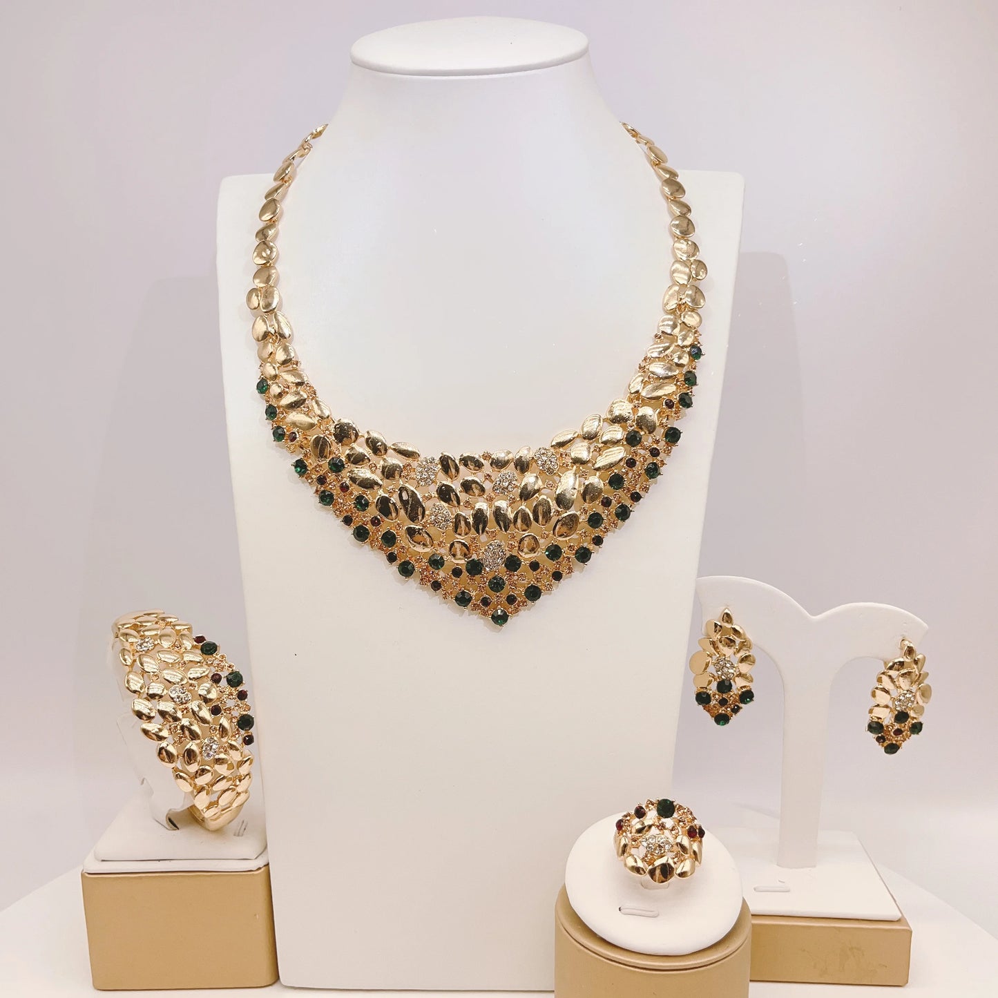 Zhuerrui African Cheap Gold Luxury Jewelry Sets Green Red Diamond Necklace Jewelry Set Factory Women's Birthday Gifts HN23001
