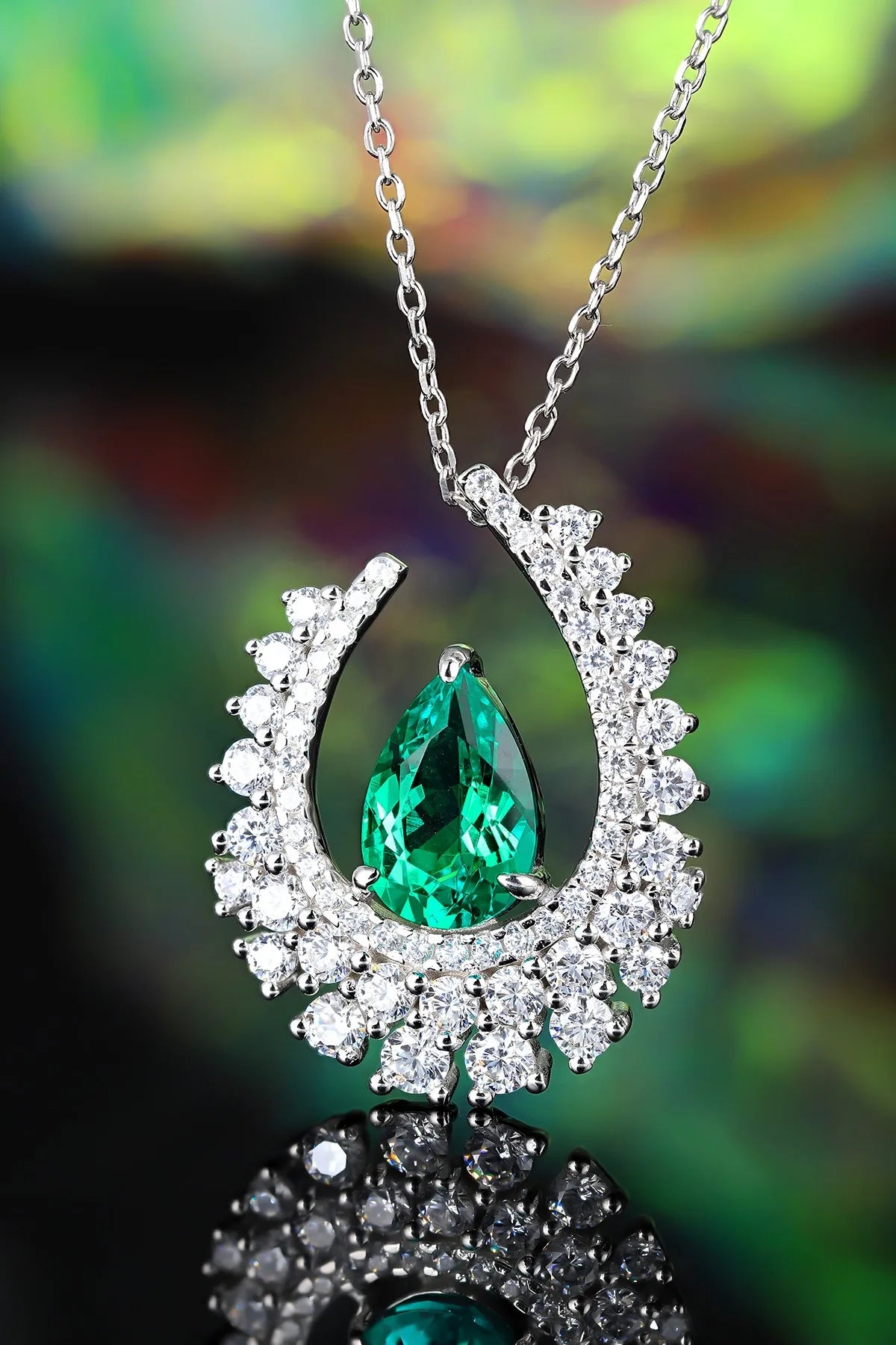 Gemfiori Anster 925 Sterling Silver High-quality Cultivated Emerald Necklace - Suitable for Parties or As a Gift