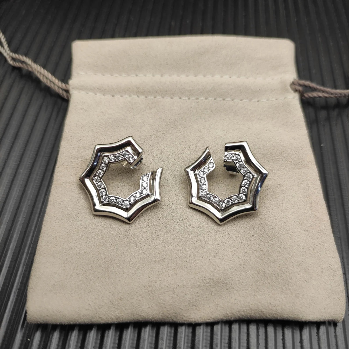 DY High-Quality Silver-Plated 27*8.5mm Diamond Earrings. Gold-Plated Earrings. Jewelry Wholesale.