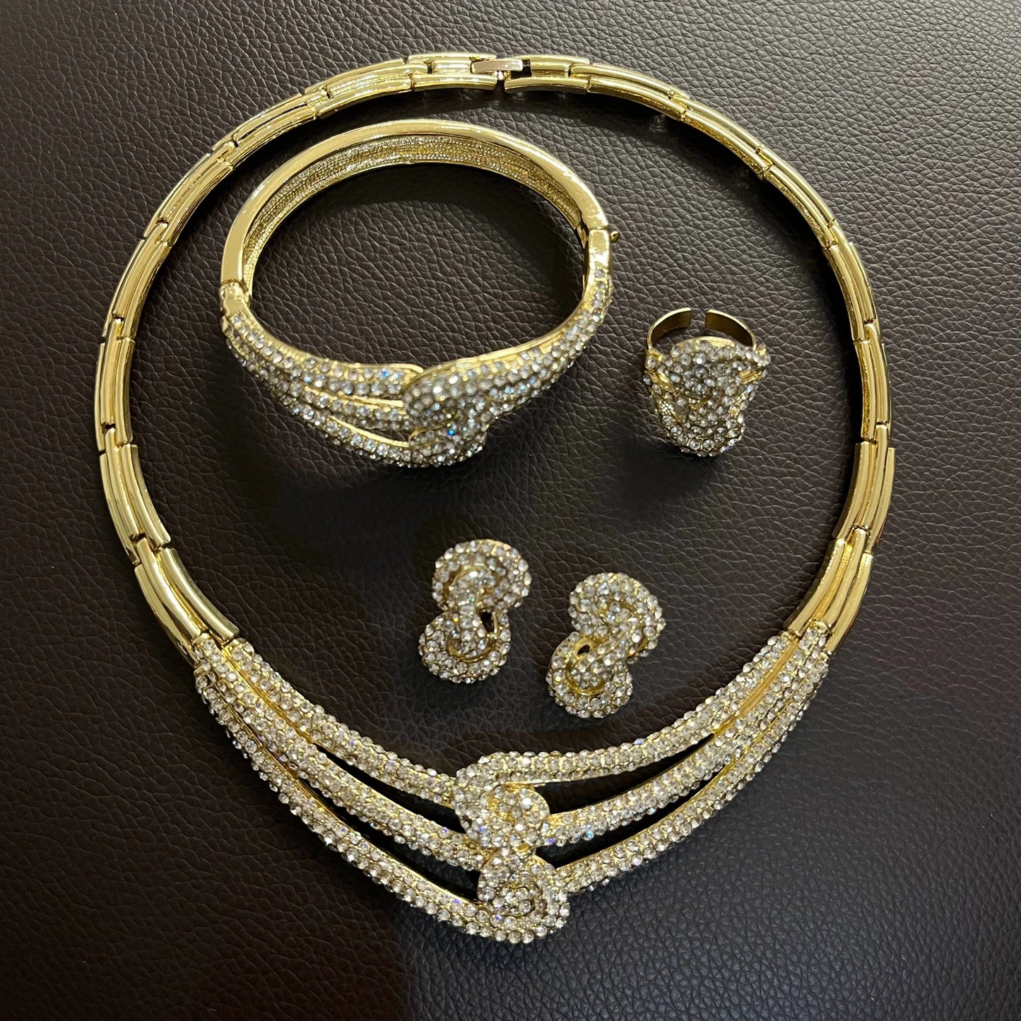 Zhuerrui Fashion Diamond-Encrusted Jewelry Four Sets of New Four-Leaf Clover Flower Shape Sweet High-Grade Fine CraftHA240503
