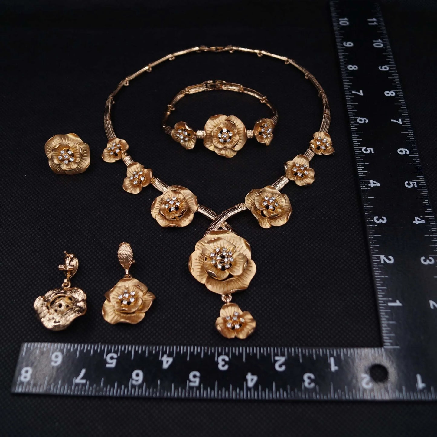 Zhuerrui Available Luxury Gold Jewelry Sets Favors Flower Beads Necklace Jewelry Set High-end Woman Christmas Gifts HA23250