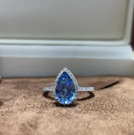 ArtistA Twisted Moissanite Ring in 925 Sterling Silver