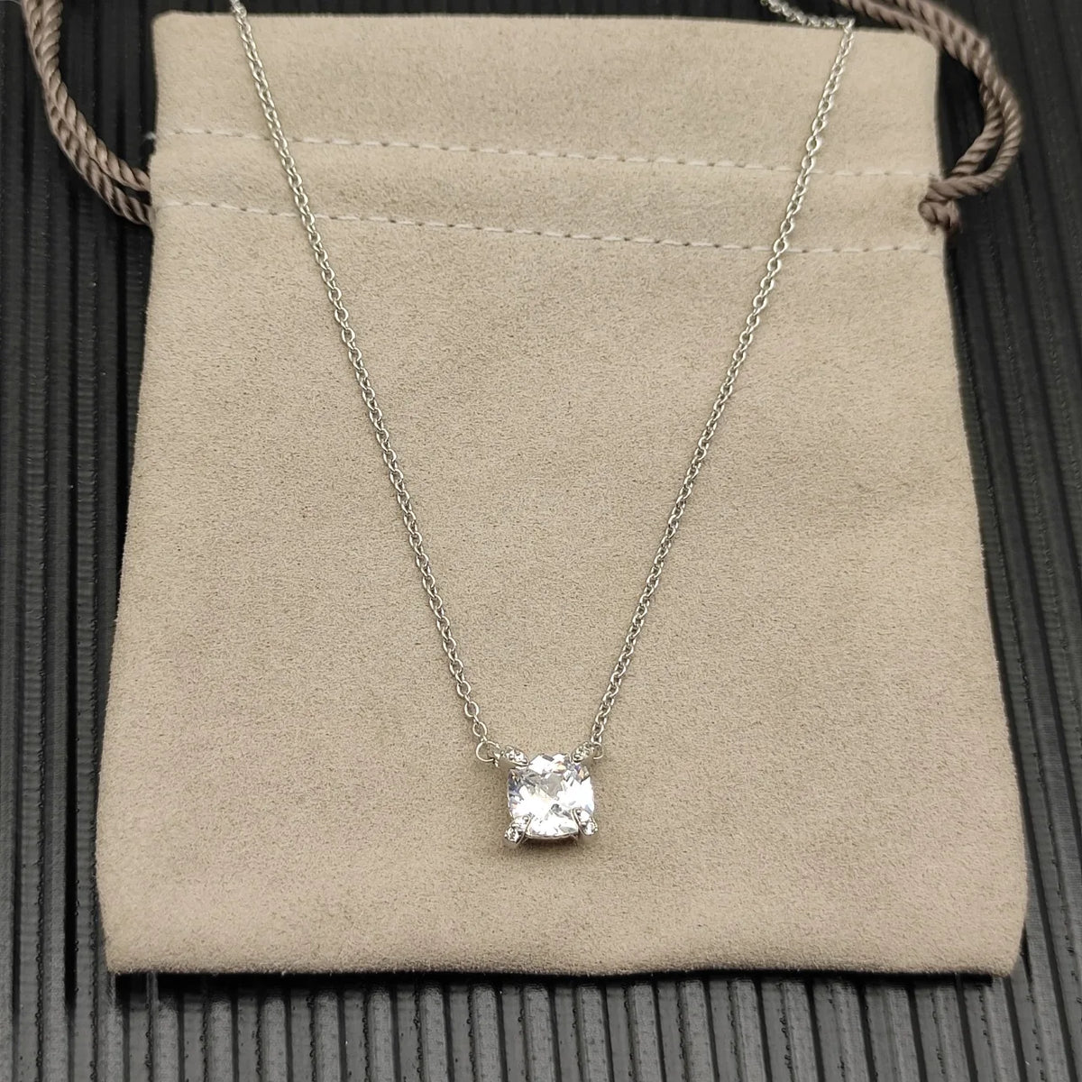 DY High-Quality Silver-Plated 8mm Four-Prong Diamond Necklace. Gold-Plated 8mm Colored Gemstone Necklace. Wholesale Jewelry.