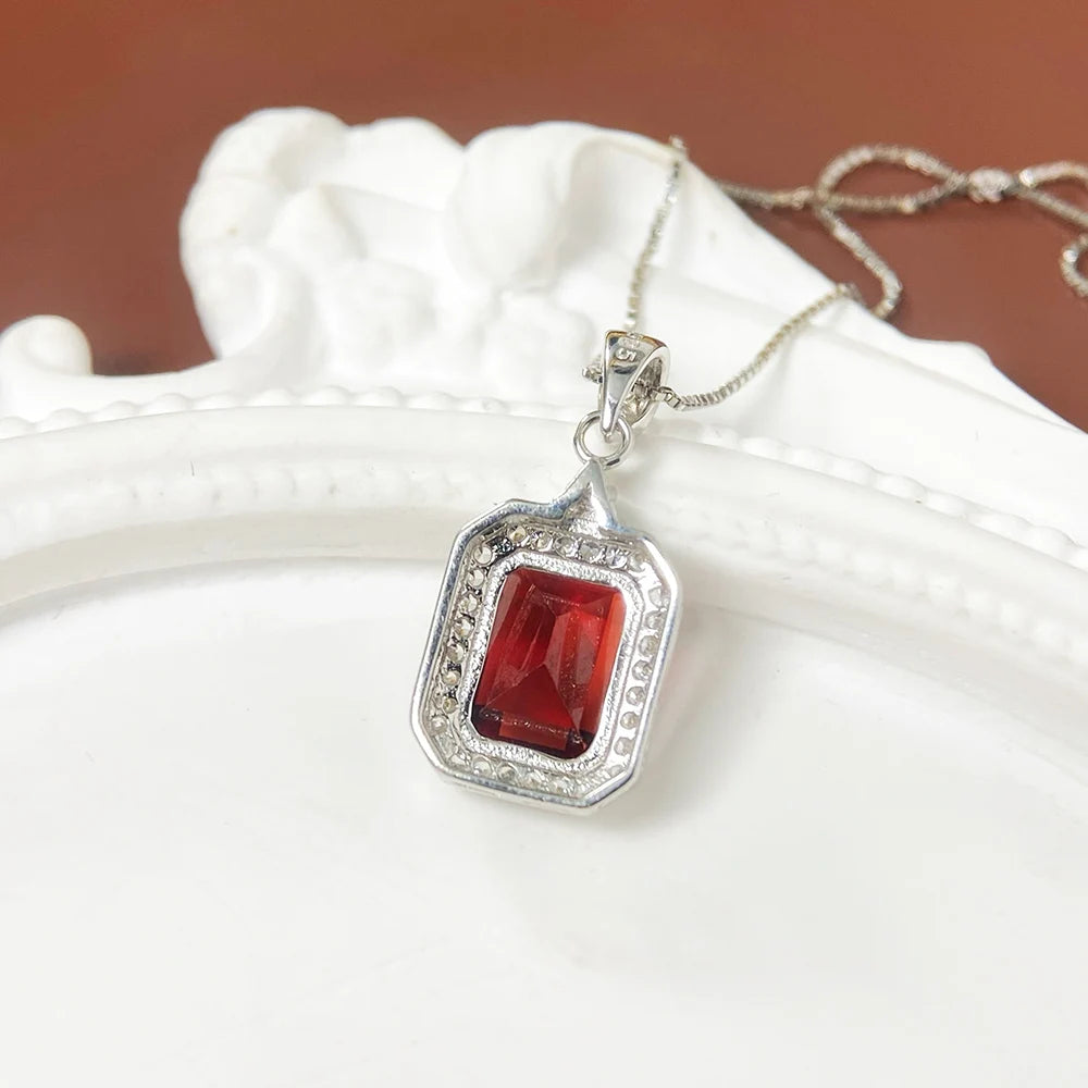 Gioiellieri Natural Garnet Pendant Necklace 925 Sterling Silver Rhodium Plated Luxury Women's Third Party Certified Yashiman Claw Setting
