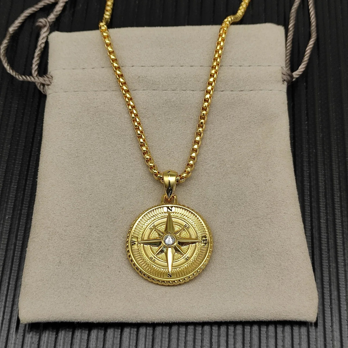 FASHIONISTA DY High-Quality Silver-Plated Round Diamond Necklace. Gold-Plated Diamond Necklace. Jewelry .