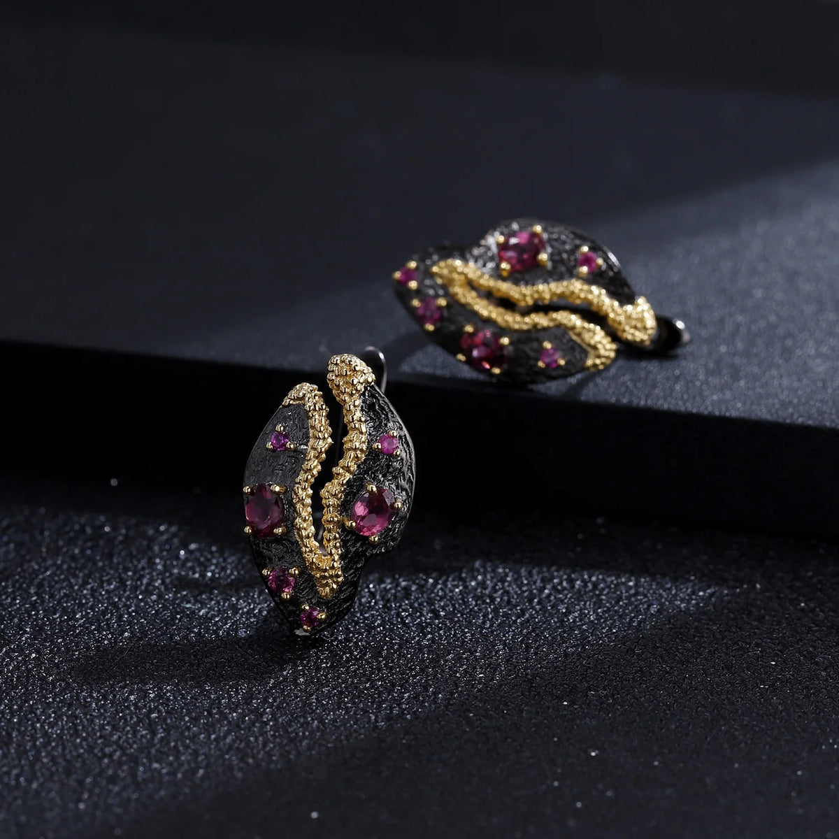 ArtistA Abiding Designer Two Tone Black Gun Plated 925 Sterling Silver Rhodolite Garnet Gemstone Ring Pendant Necklace Earrings Set