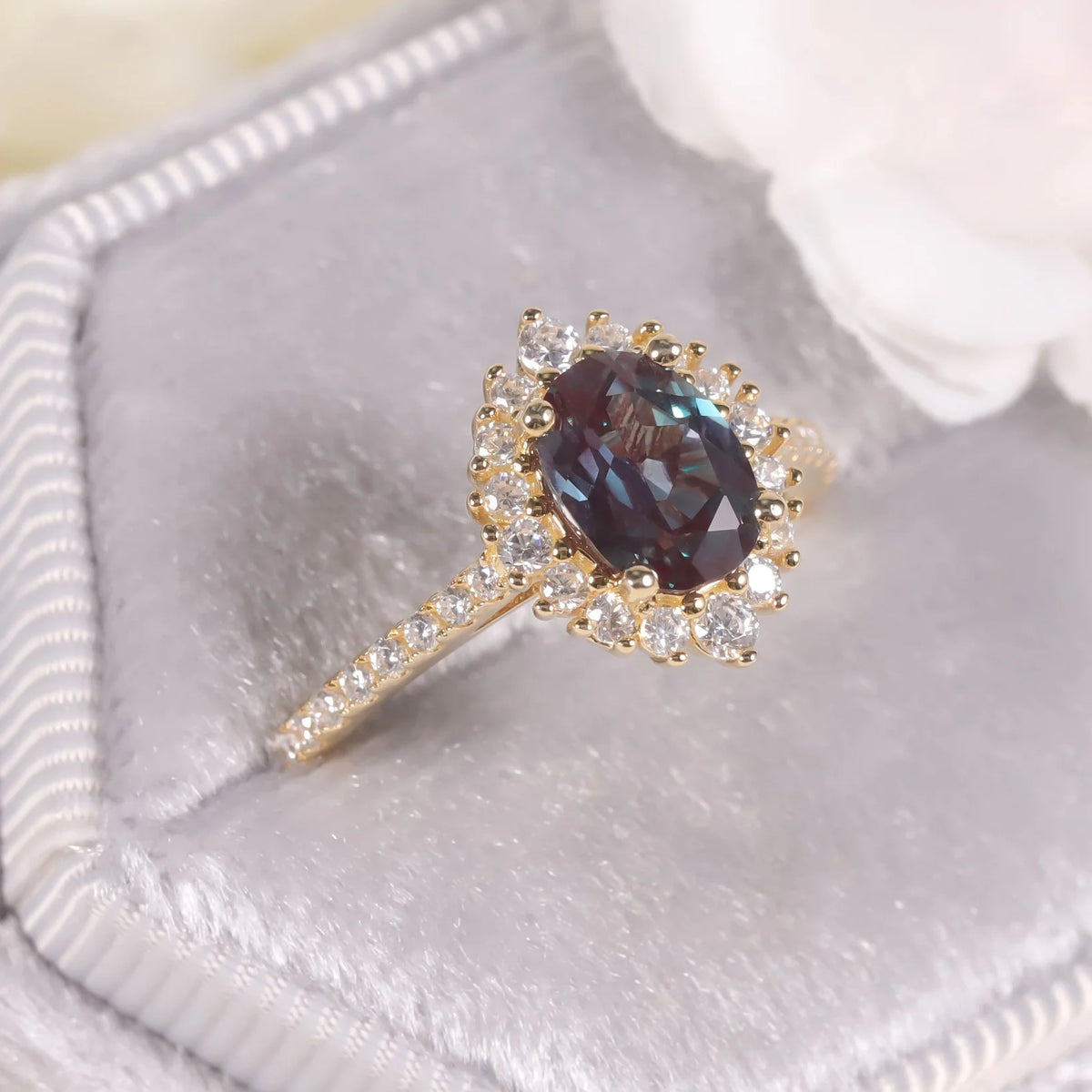 Gemfiori OL0923 Abiding Delicate Exquisite White Cz Halo Oval Cut 6x8MM Lab Grown Alexandrite 925 Sterling Silver Fine Jewelry Ring