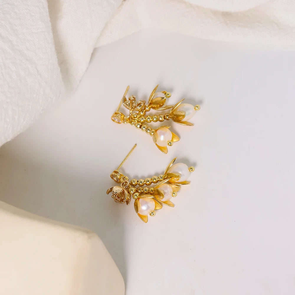 Natural Freshwater Pearls with Golden Flowers and Leaves Earrings for Women Korean Classic Vintage Fashion Jewelry Stud Earrings