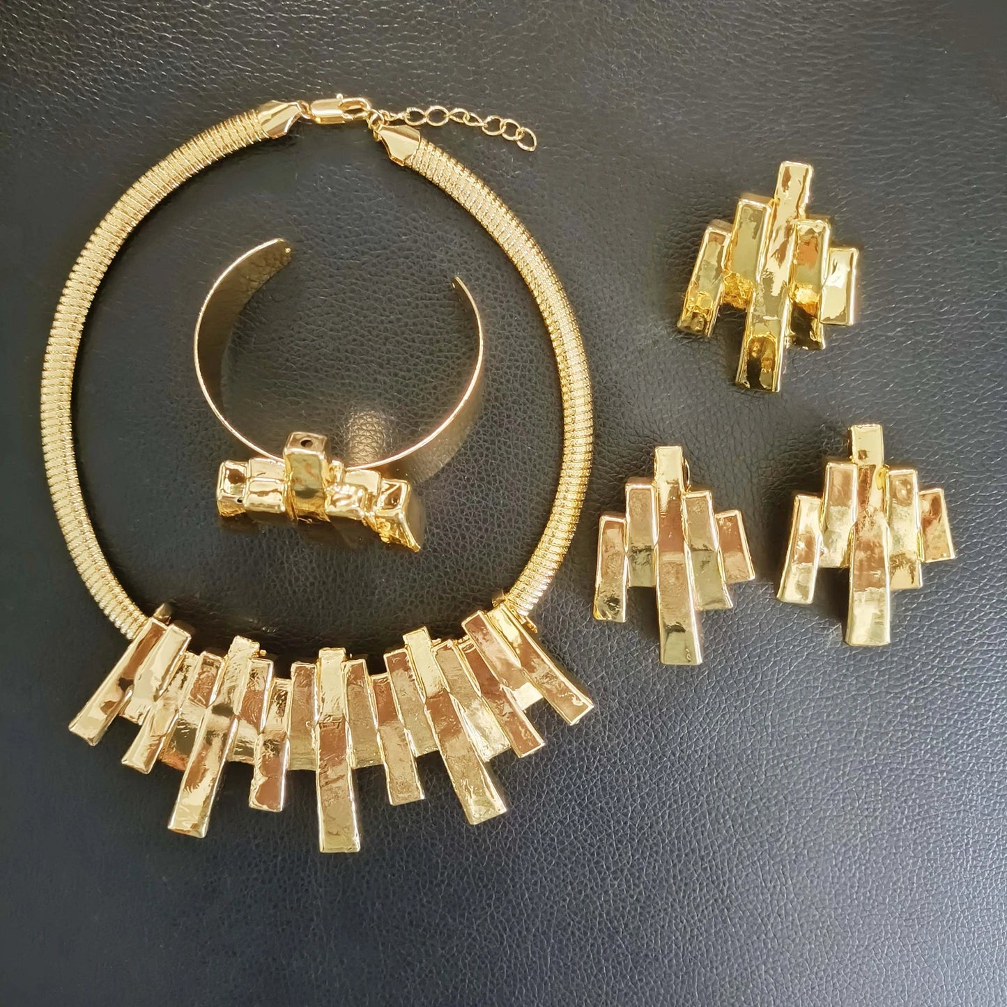 Zhuerrui Fashion Simple Jewelry Four Sets of Personalized Jewelry Charm Temperament Dubai Style Factory Direct SalesHK0222