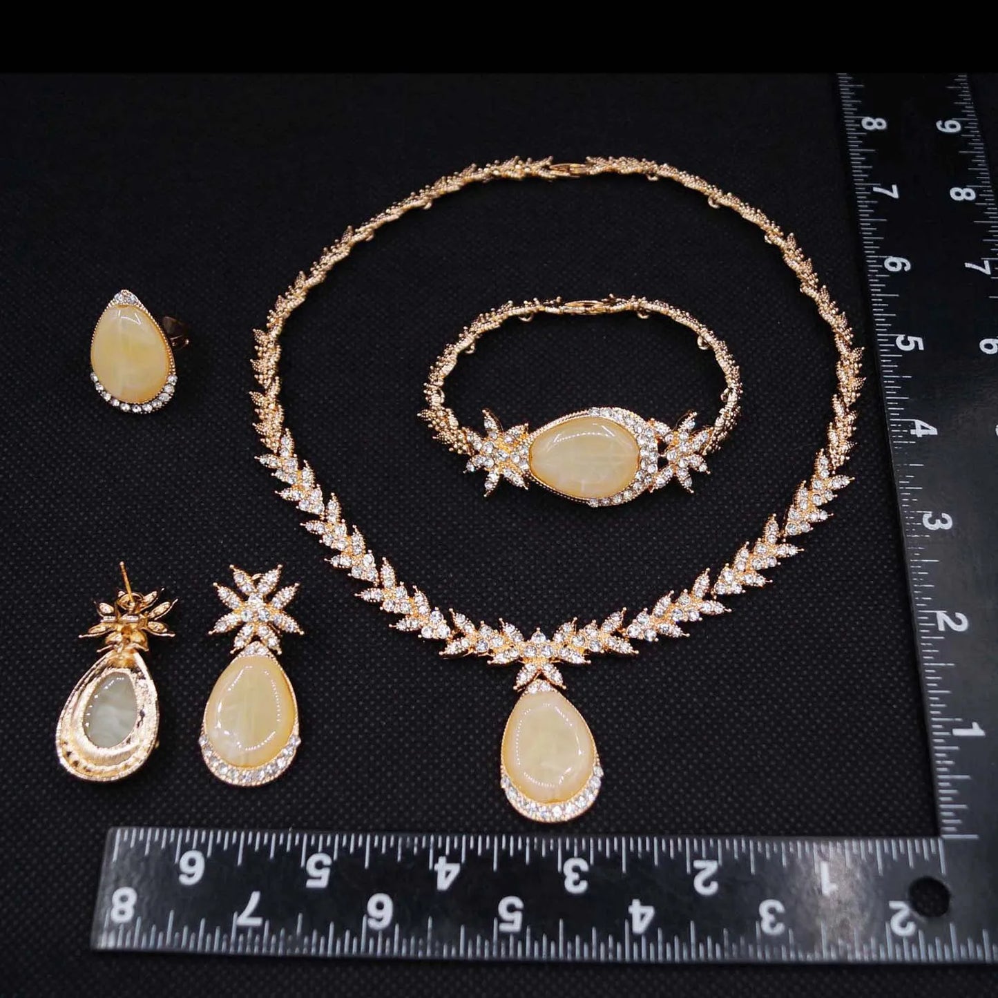 Zhuerrui Exquisite Woman Gold Jewelry Sets Silver Diamond Drop Necklace Jewelry Set Cheap Bridal Costume Accessories HC23227