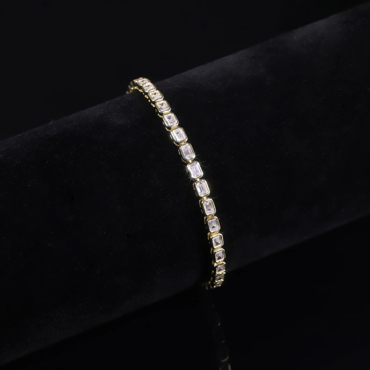 ArtistA Factory Price Yellow Gold Plated 925 Silver Emerald Cut Moissanite Diamond Rectangular Hiphop Tennis Bracelet Jewelry Gift