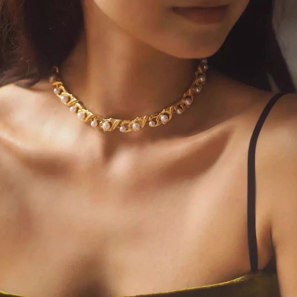 Bella Viva Vintage Hollow Leaf Necklace and Earrings, 18K Gold Plated Brass, Gift Jewelry Set for Women Daily & Formal Occasions