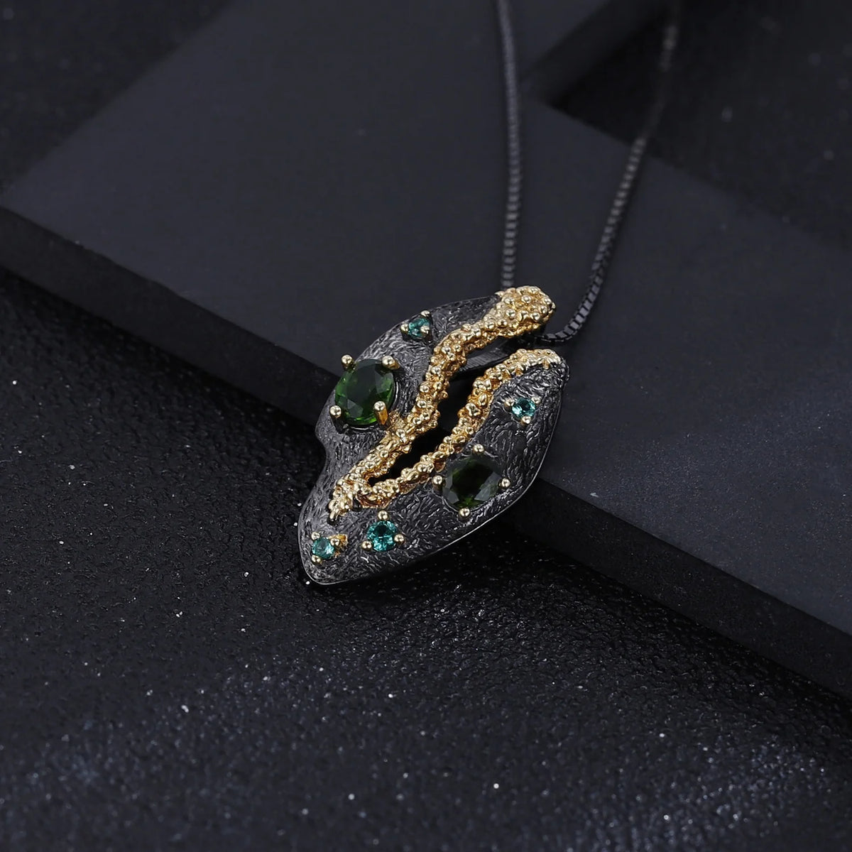 ArtistA Abiding Trendy Designer Style Yellow Flower Cluster Decoration 2 Tone Plated 925 Silver Chrome Diopside 3 Pieces Jewelry Set