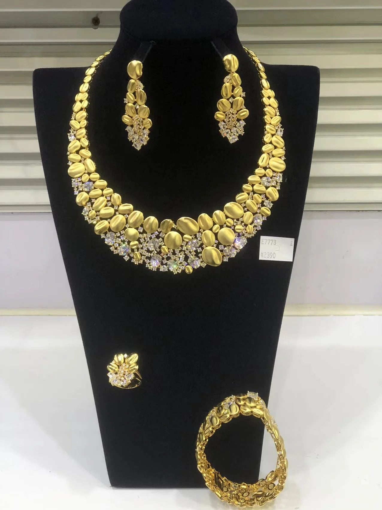 Zhuerrui Crystal Trendy Bangle Earrings Necklace Ring Women Jewelry Sets Nigerian Wedding Bridal Jewelry Sets HZ211204201