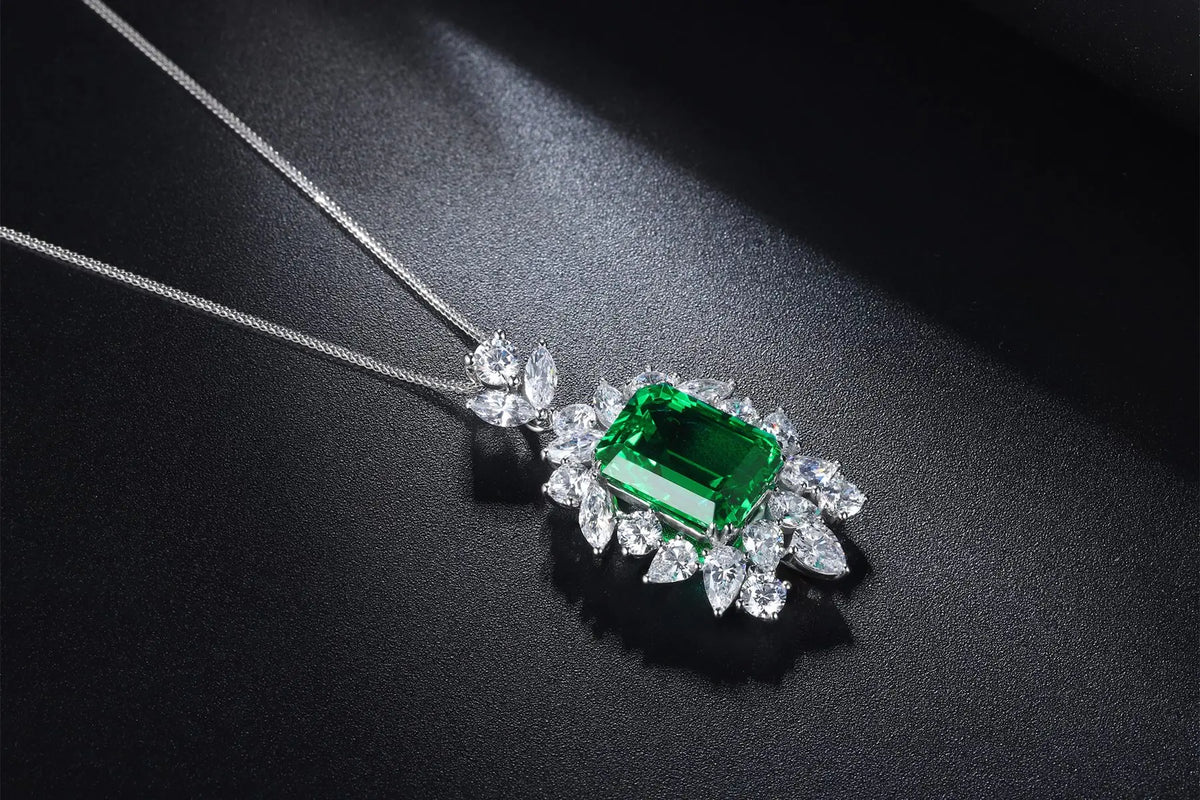 Gemfiori Anster 925 Sterling Silver High-quality Cultivated Emerald Necklace - Suitable for Parties or As a Gift