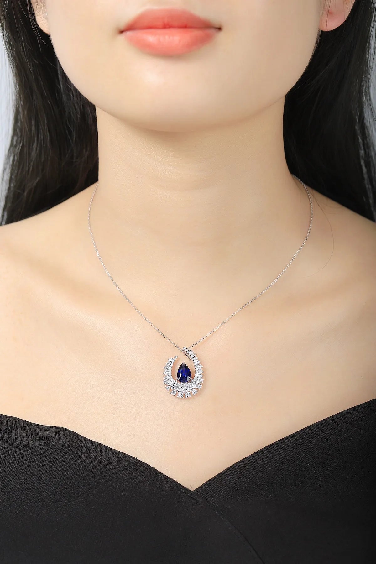 Gemfiori Anster 925 Sterling Silver High-quality Cultivated Sapphire Necklace - Suitable for Parties or As a Gift