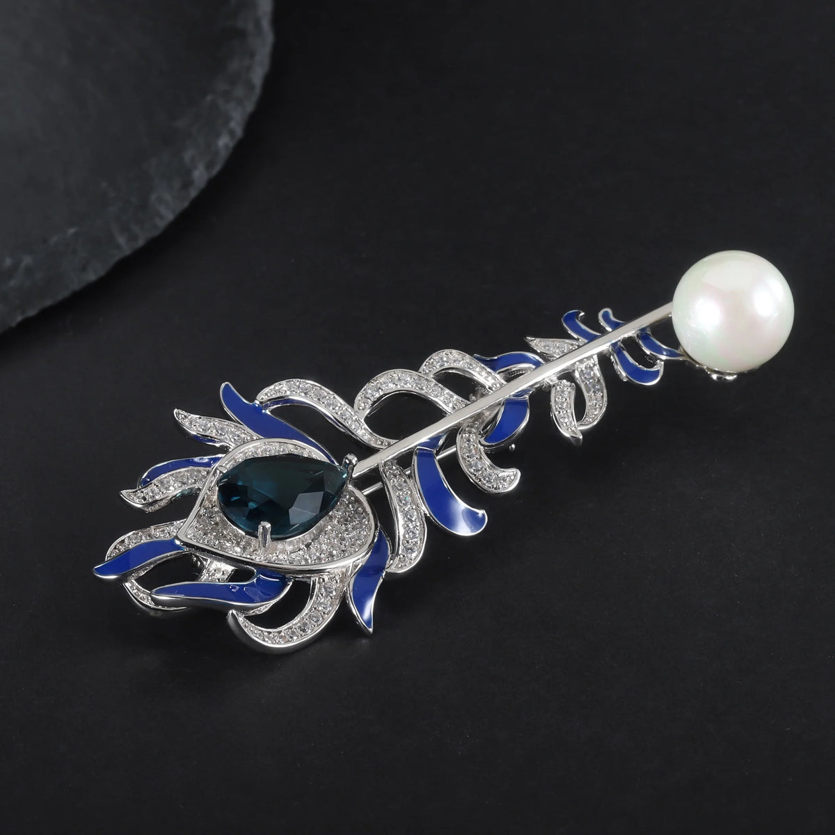 ArtistA Abiding Exquisite Feather Design S925 Sterling Silver Brooch Pin Unisex Rhodium Plated 12MM Freshwater Pearl Feather Brooches
