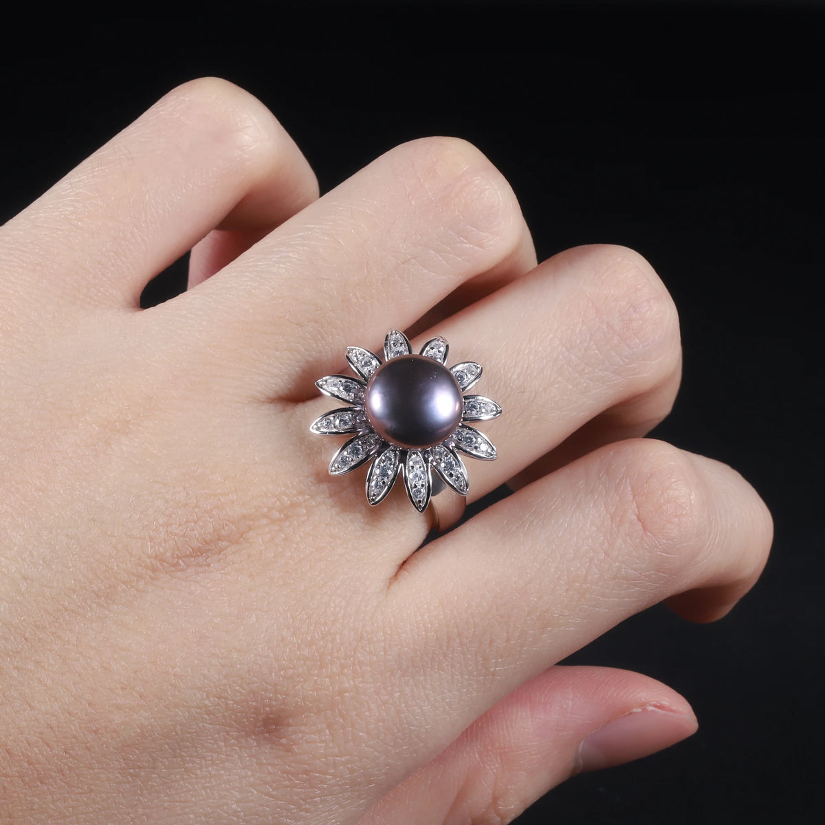 ArtistA D1030 Abiding Custom Sunflower 10MM Black/White Freshwater Pearl Flower 925 Sterling Silver Women Ring for Wedding
