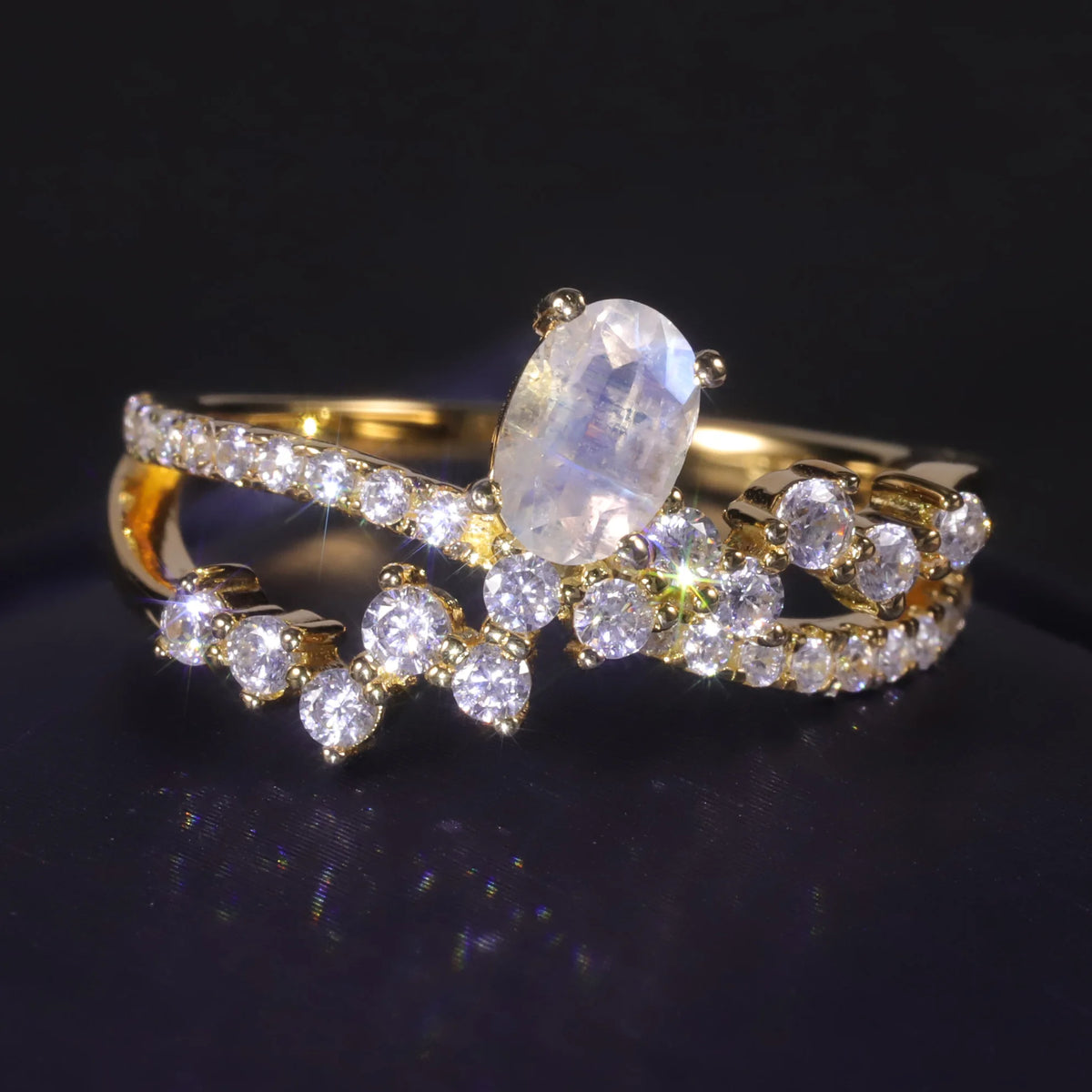 ArtistA Abiding Unique Design Exquisite 925 Silver Inspired Faceted Natural Milky Blue Moonstone Cluster Halo Ring for Women Bijoux