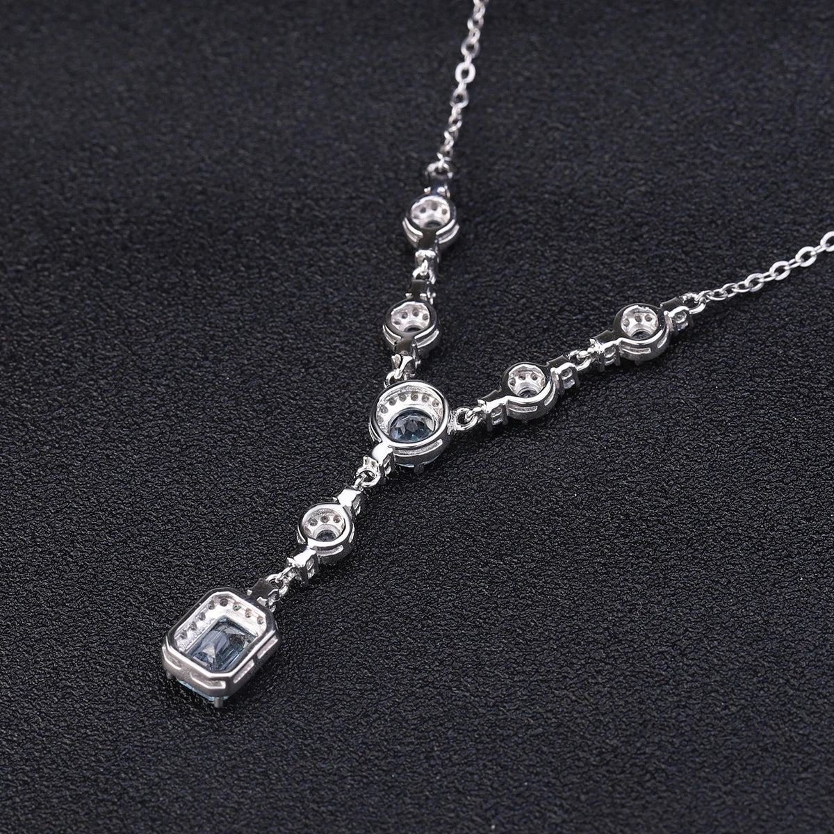 ArtistA Abiding Premium 925 Sterling Silver Women Chain Link Natural Swiss Blue Topaz Emerald Cut Pendant Necklace