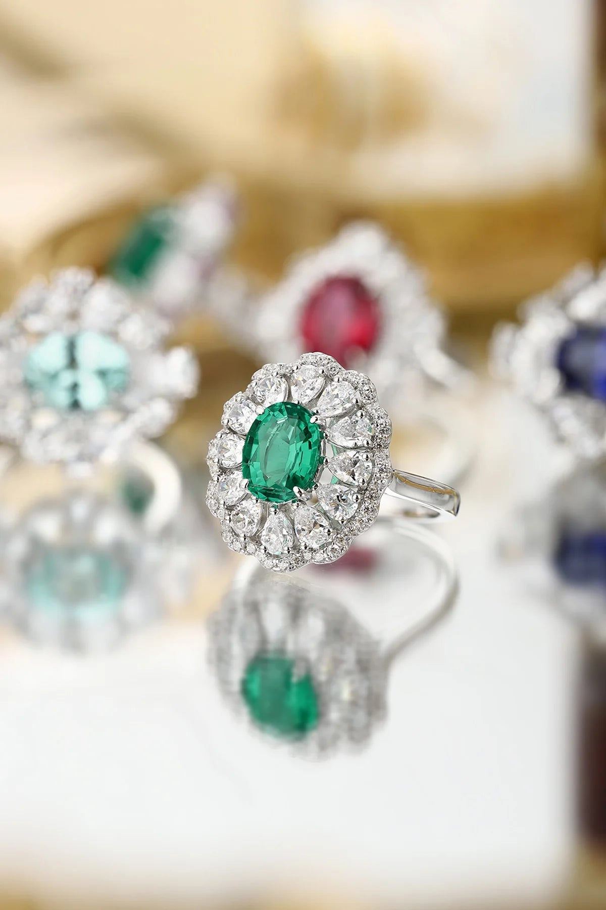 Gemfiori S925 Silver Cultivated Emerald Ring Main Stone: 1.705CT Side Stones:3.63CT Weight: 5.82g