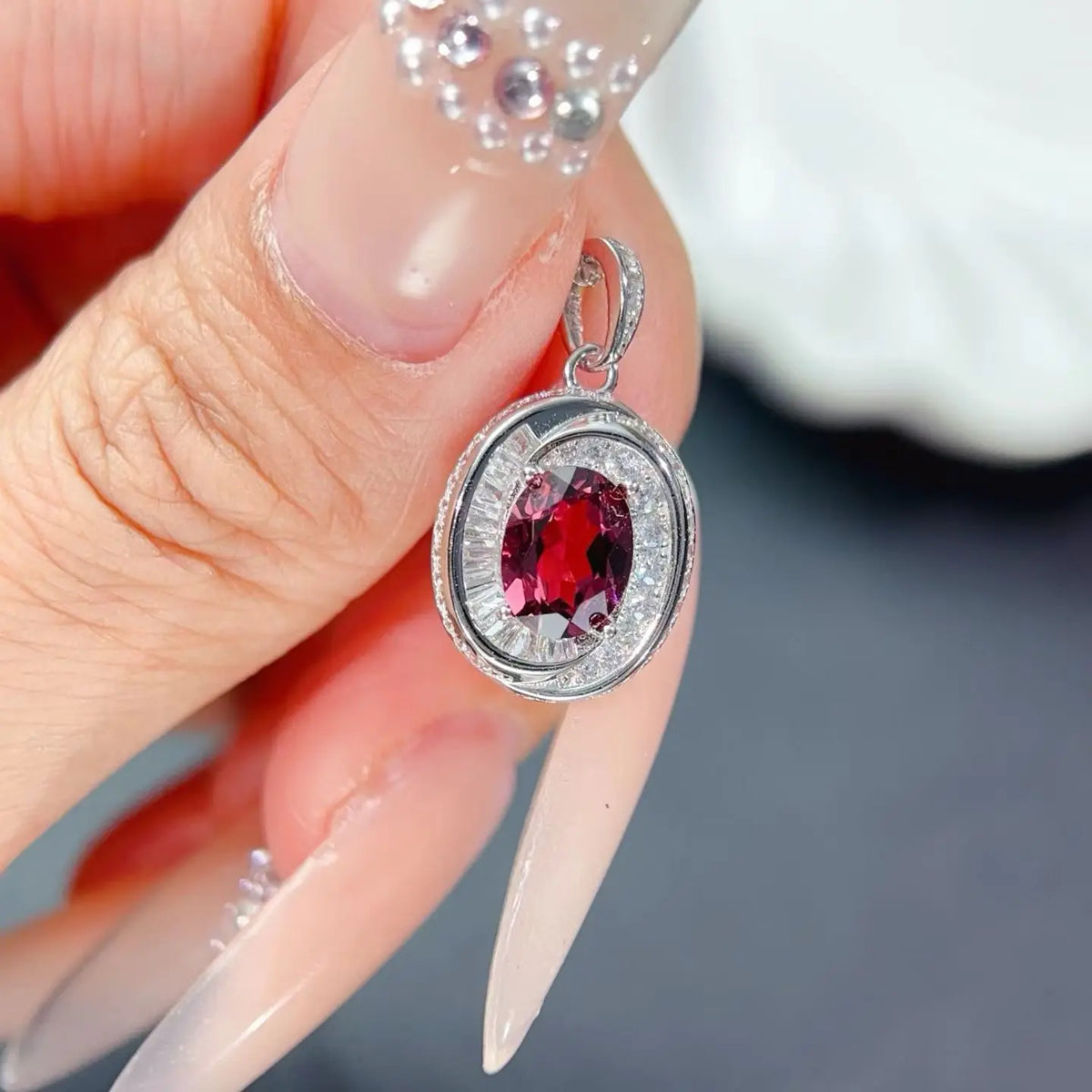 Gioiellieri Natural Gemstone Pendant with Pyrope Garnet for Ladies S925 Silver Fine Jewelry High Quality Dark Red Stone Necklace for Party