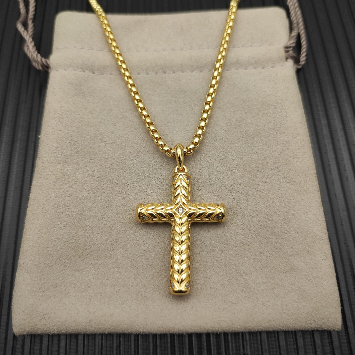 FASHIONISTA DY High-Quality Silver-Plated Cross Diamond Necklace. Gold-Plated Cross Diamond Necklace. Jewelry .