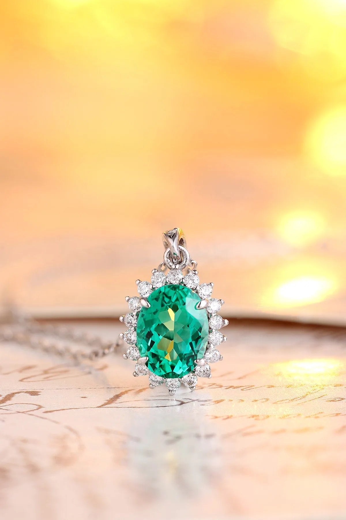 Gemfiori Anster 925 Sterling Silver High-quality Cultivated Emerald Necklace - Suitable for Parties or As a Gift