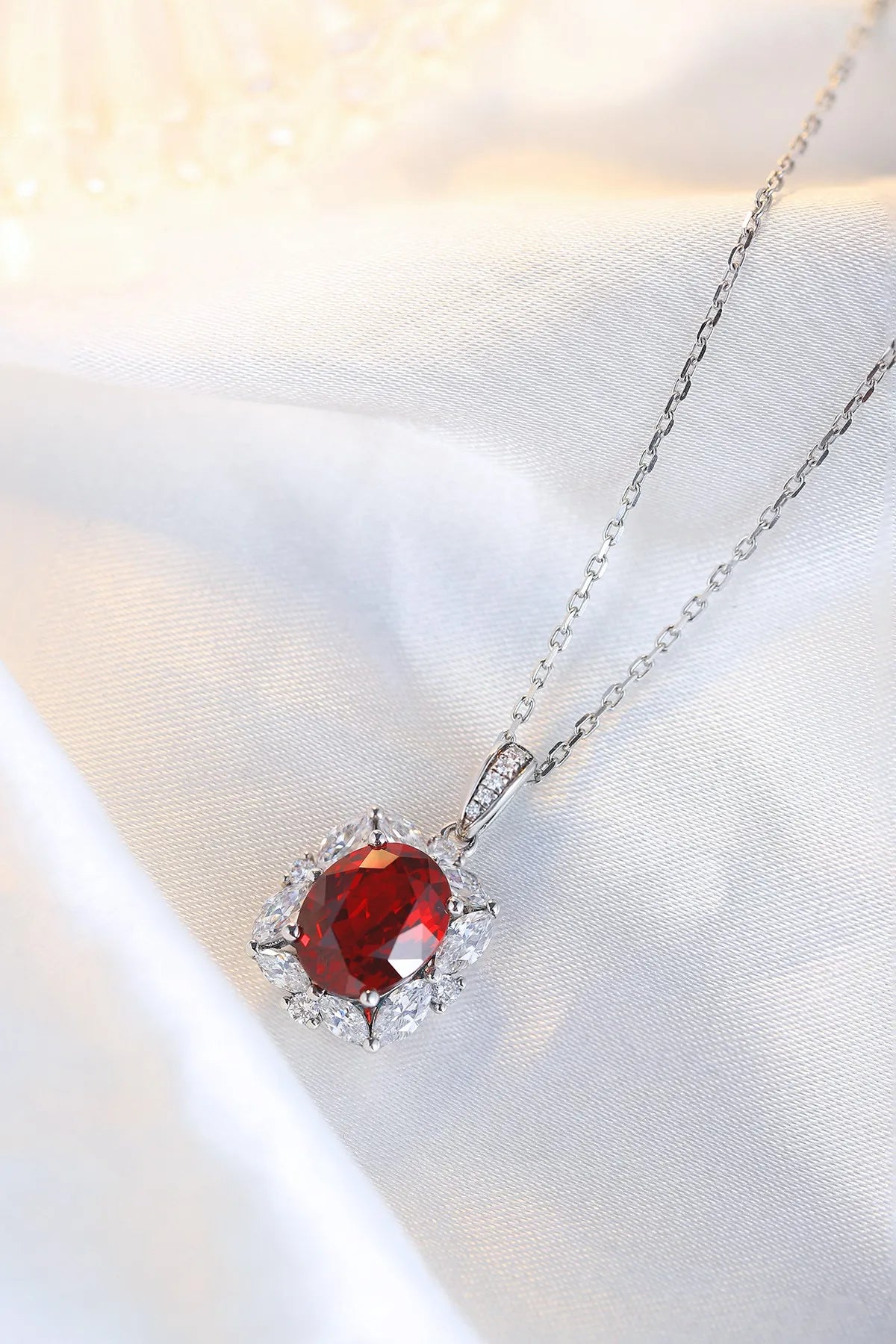 Gemfiori Anster 925 Sterling Silver High-quality Cultivated Ruby Necklace - Suitable for Parties or As a Gift
