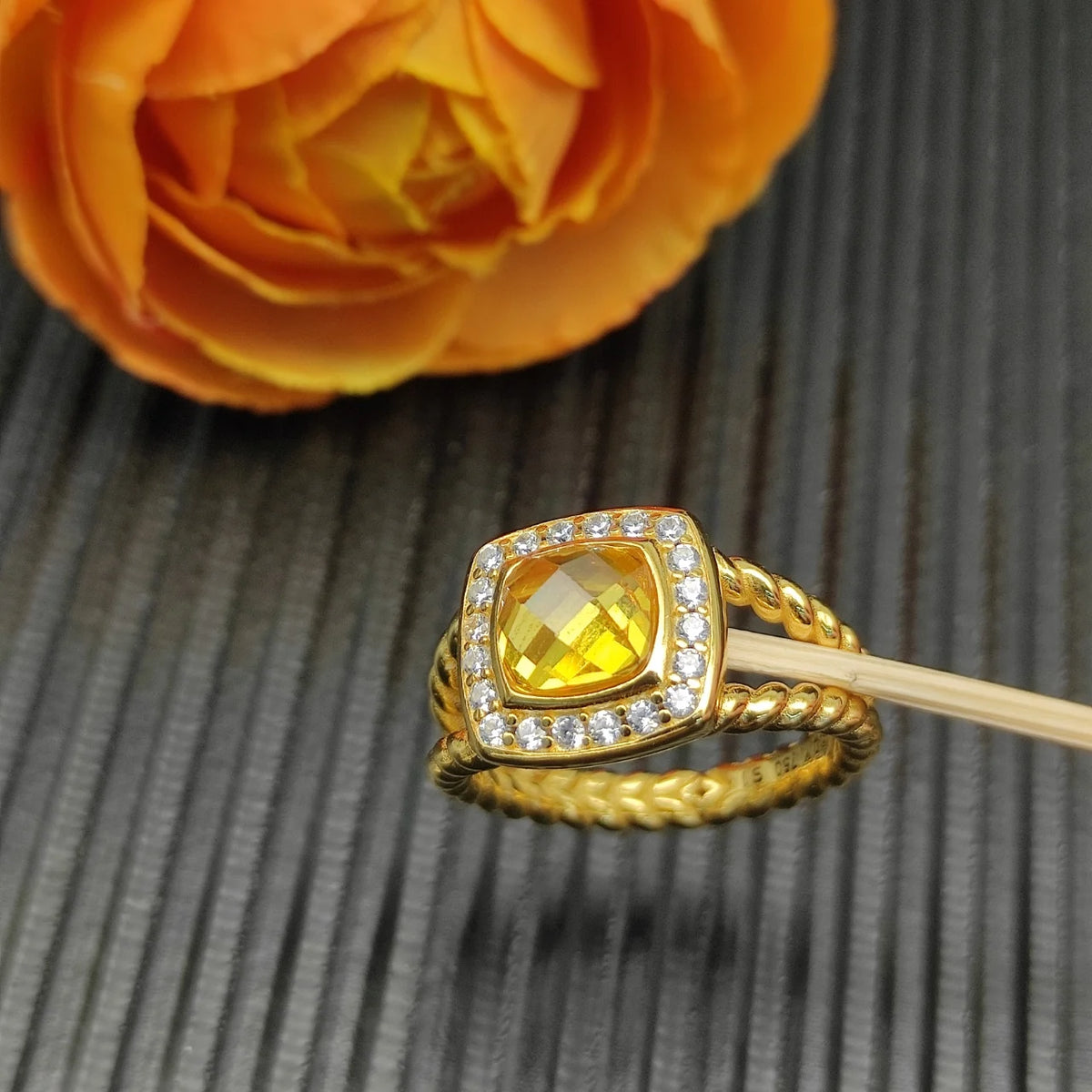FASHIONISTA DY High-Quality Silver-Plated 14mm Square Diamond-Set Ring, Gold-Plated Colored Gemstone-Set Ring, Jewelry