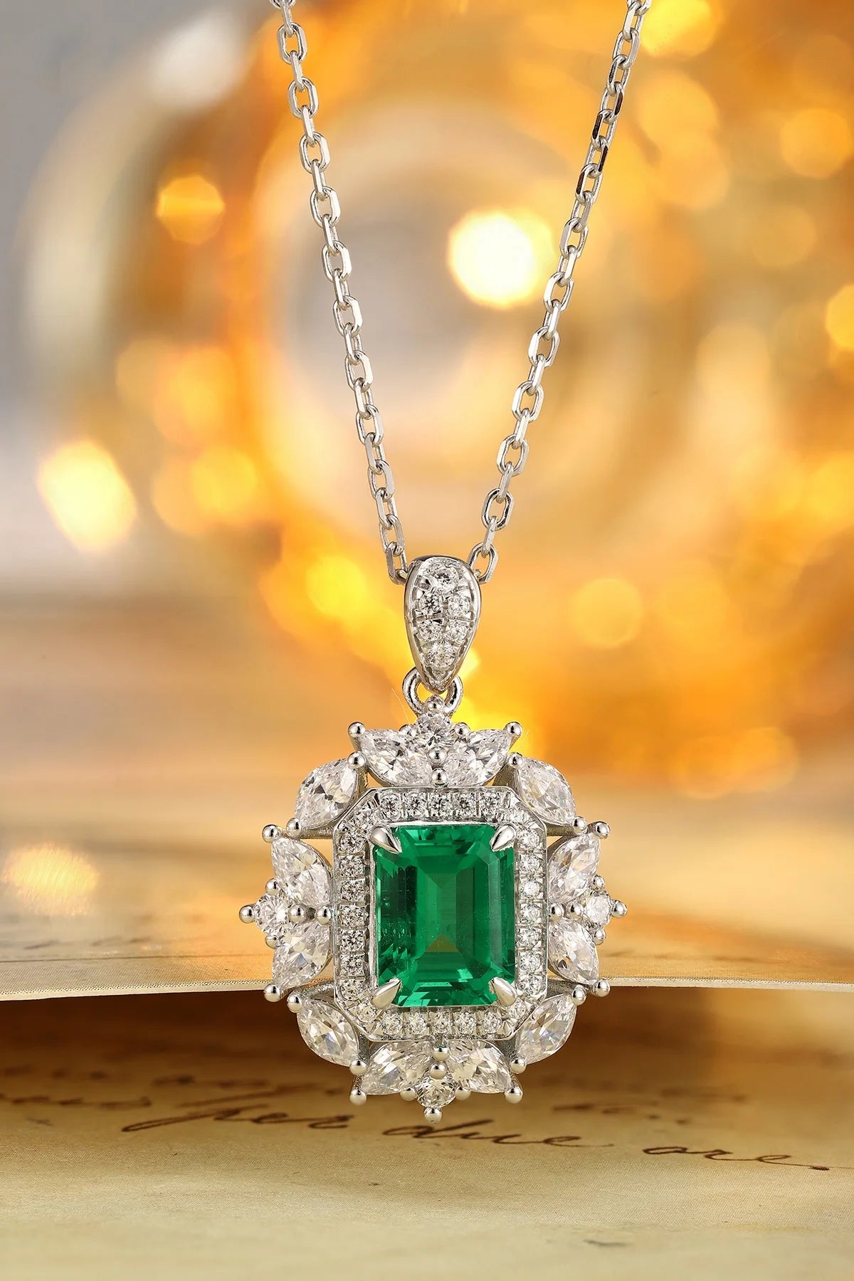 Gemfiori Anster 925 Sterling Silver High-quality Cultivated Emerald Necklace - Suitable for Parties or As a Gift