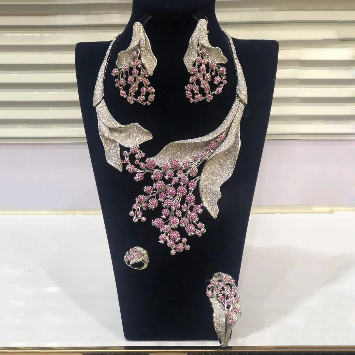 Zhuerrui Brazilian Gold Choking Necklace Brass Artificial Jewelry Set Collar Neck Popularity Style Jewelry Sets HZ18112203