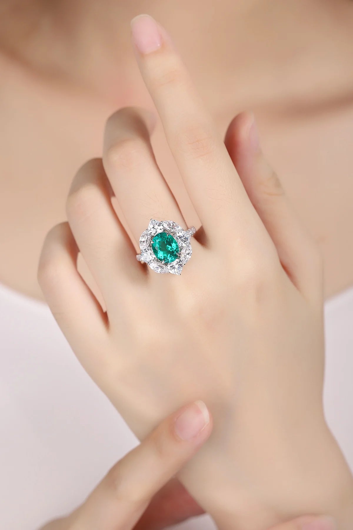 Gemfiori Jewelry Trendy High Quality S925 Silver Cultivated Emerald Ring Unisex Engagement Ring for Wedding Party or Gift