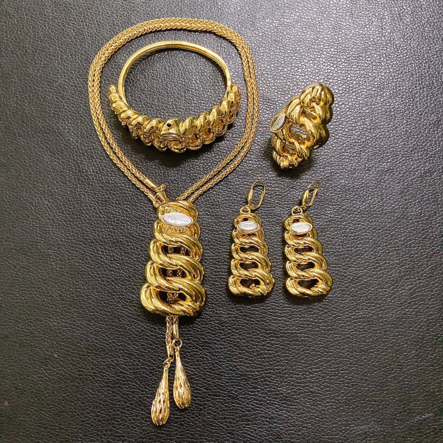 Zhuerrui Modern Elegant Series Gold-plated Jewelry Set Interlocking Tassel Pendant African Noble Wedding Ring BraceletHK013522