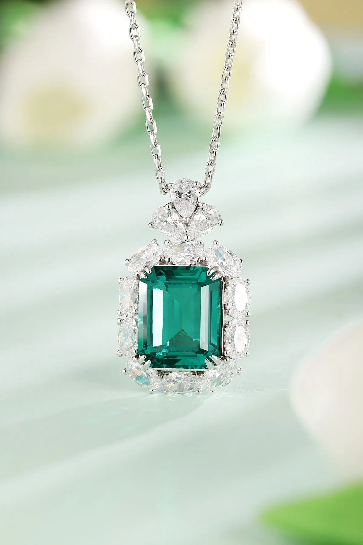 Gemfiori Anster 925 Sterling Silver High-quality Cultivated Emerald Necklace - Suitable for Parties or As a Gift