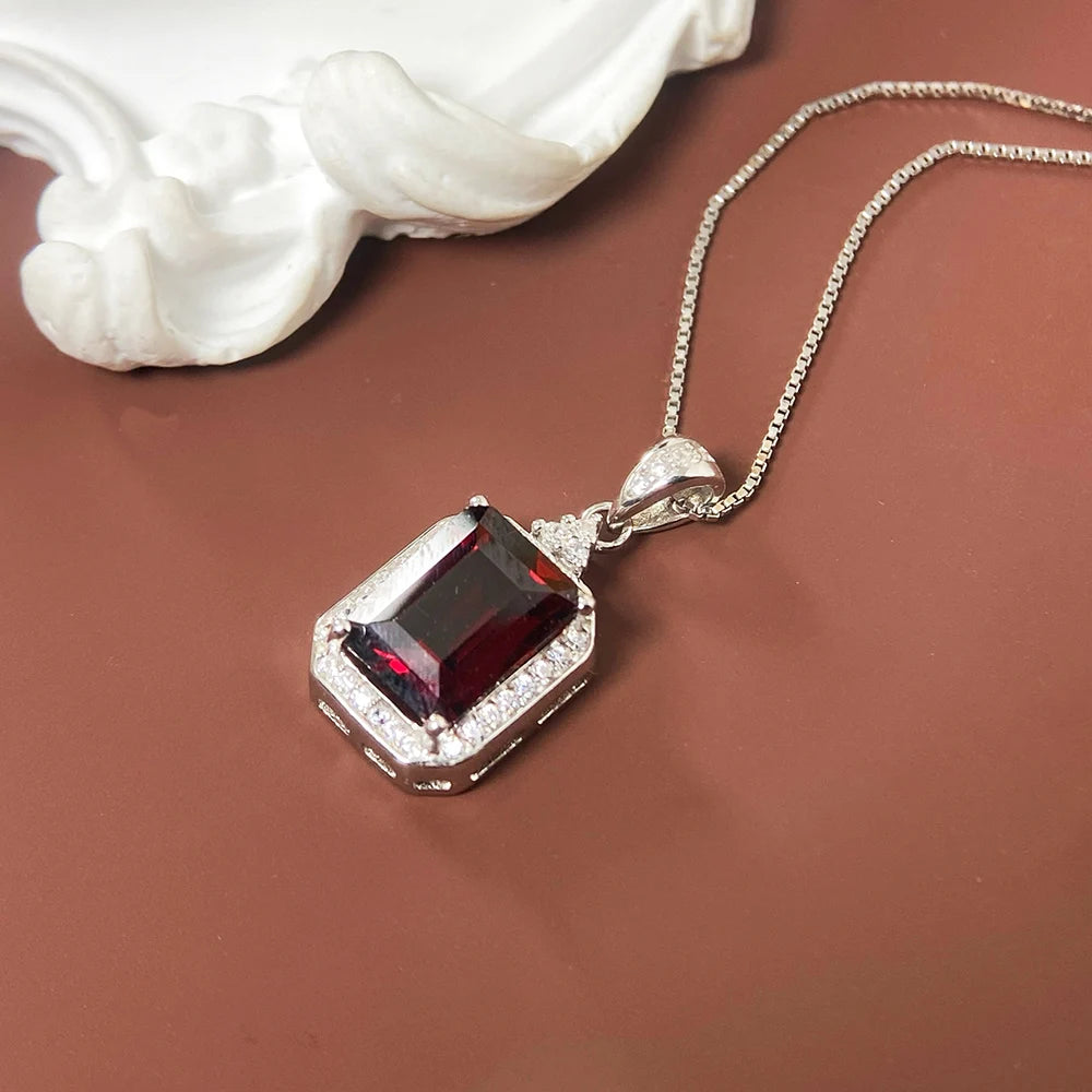 Gioiellieri Natural Garnet Pendant Necklace 925 Sterling Silver Rhodium Plated Luxury Women's Third Party Certified Yashiman Claw Setting