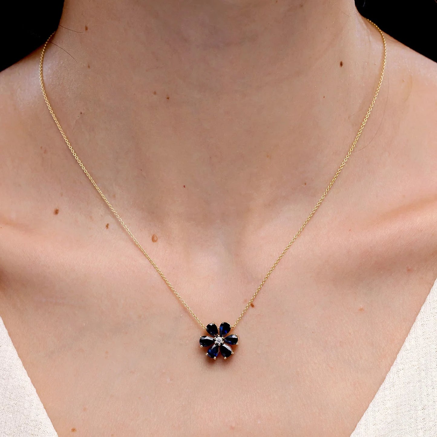 High Quality IGI Certified 6*4MM 2.1Ct Blue Sapphire Gemstone Flower Cluster Pendant with 0.07Ct Diamond In 14K 18K Solid Gold