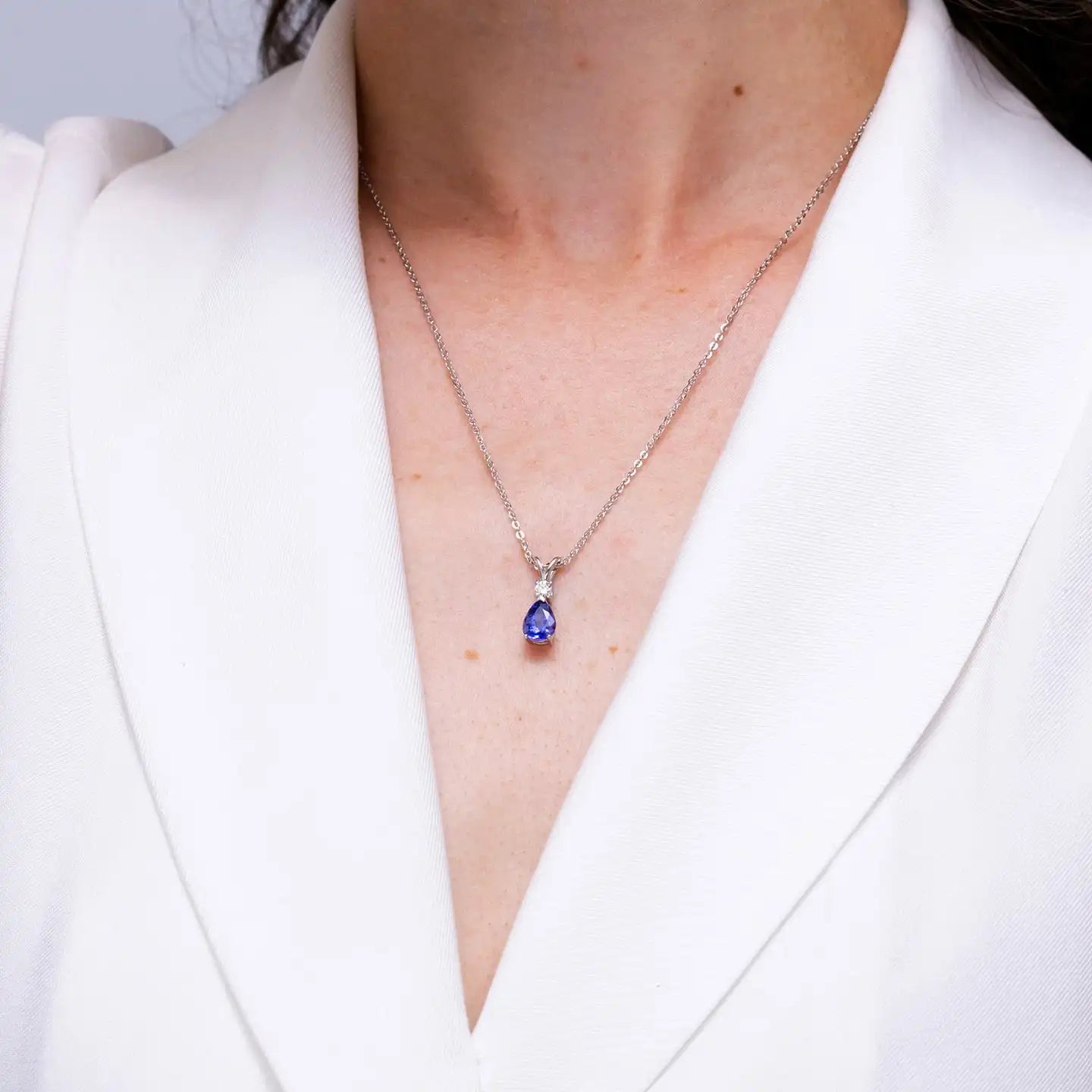 IGI Certified Precious Gemstone V Bale Pendant Link Chain Necklace 14K 18K Gold Pear-Shaped Tanzanite V-Bale Diamond Pendant OEM