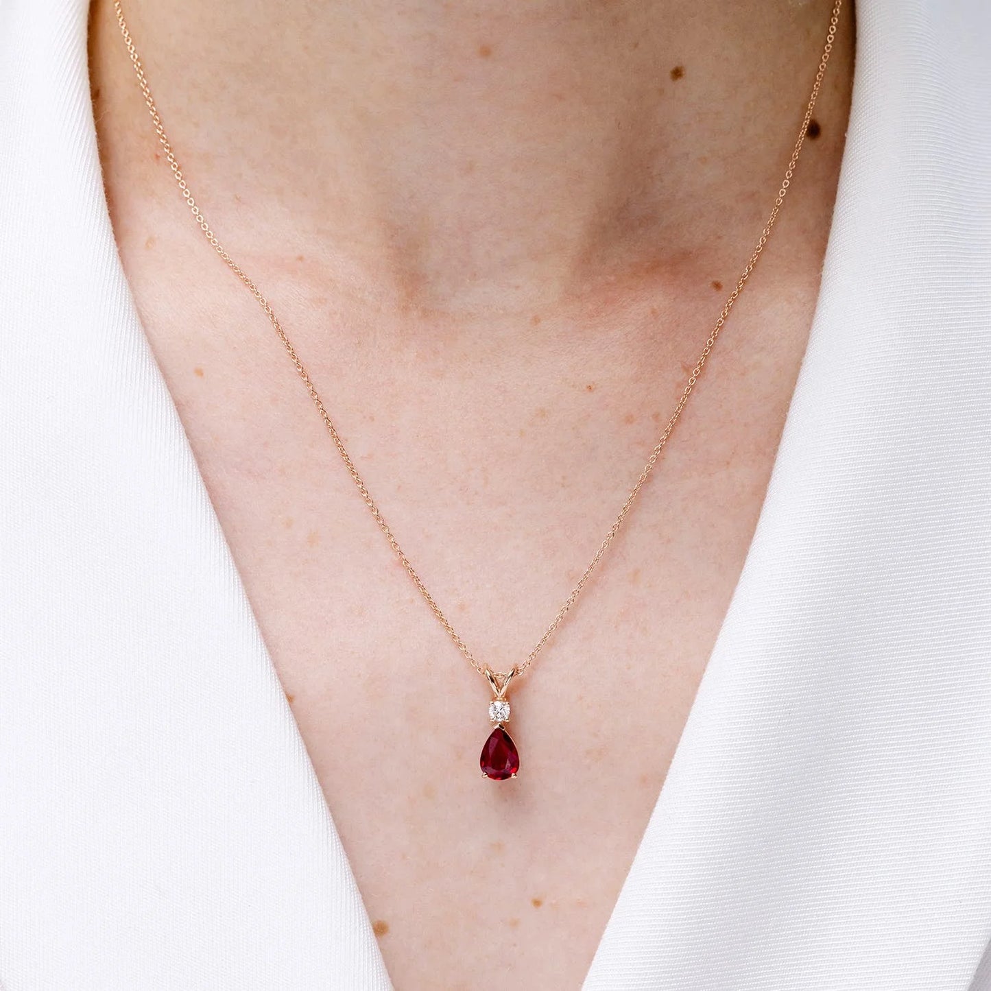 2026 18K Pure Gold Natural Pear Cut Red Ruby & Diamond Teardrop V-Bale Pendant Party Wear Luxury Jewelry Pendant Chain Necklace