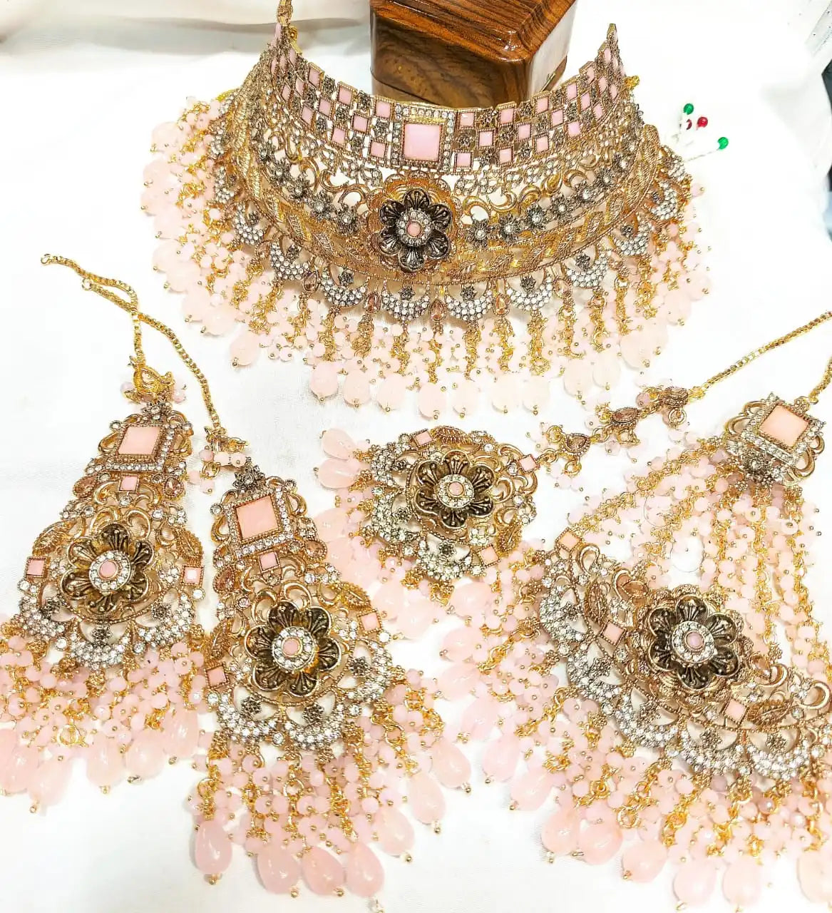 Beauty of Women Pakistani and Indian Bridal Necklace for Women Alloy Jewelry Set with Resin Stones Romantic Wedding Style