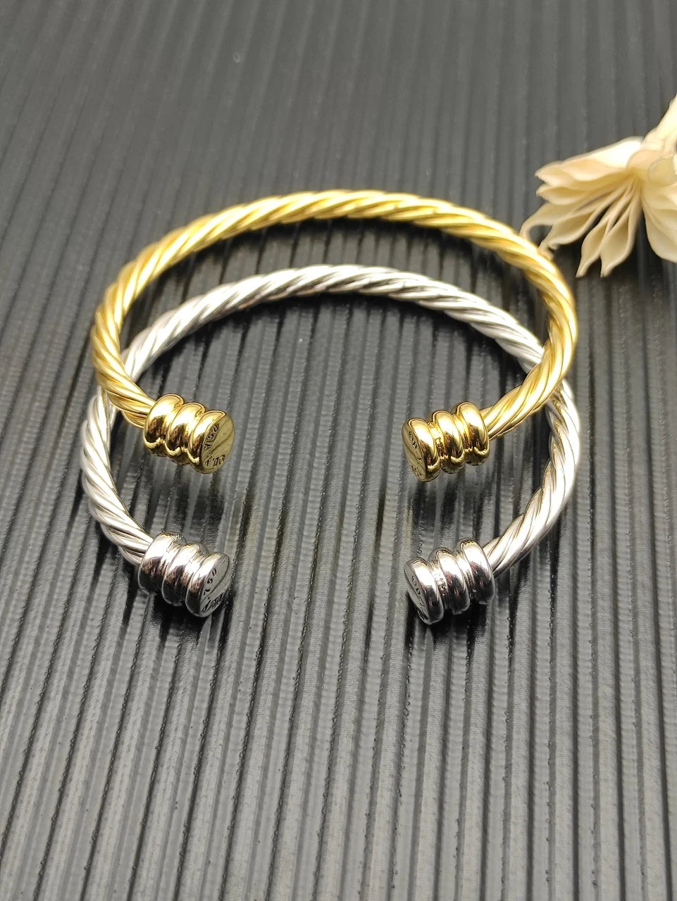 FASHIONISTA DY High-Quality Gold-Plated Bangle, Unisex Silver-Plated Bangle, Jewelry