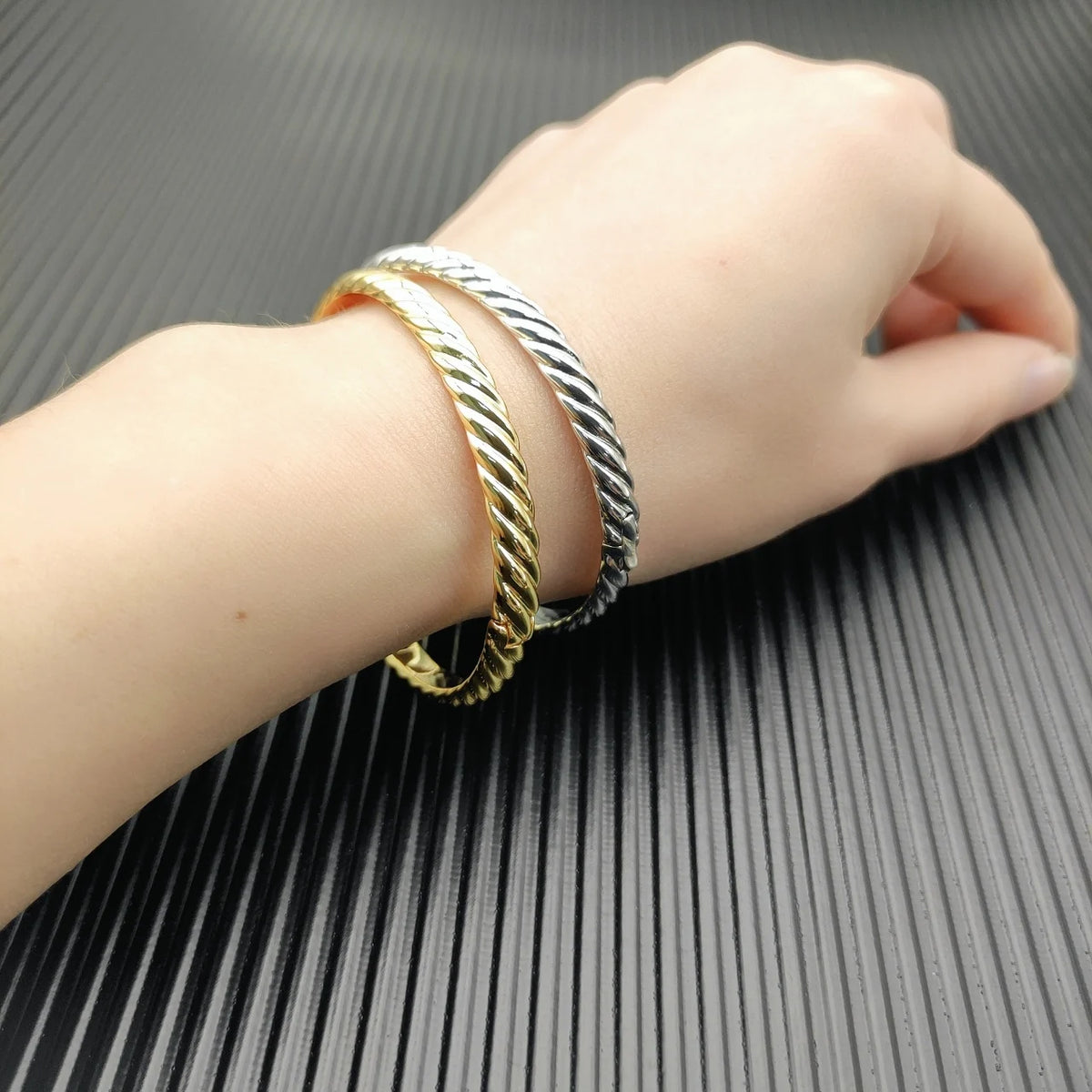 FASHIONISTA DY High-Quality Gold-Plated Diamond-Set Wave Bangle, Unisex Silver-Plated Diamond-Set Wave Bangle, Jewelry