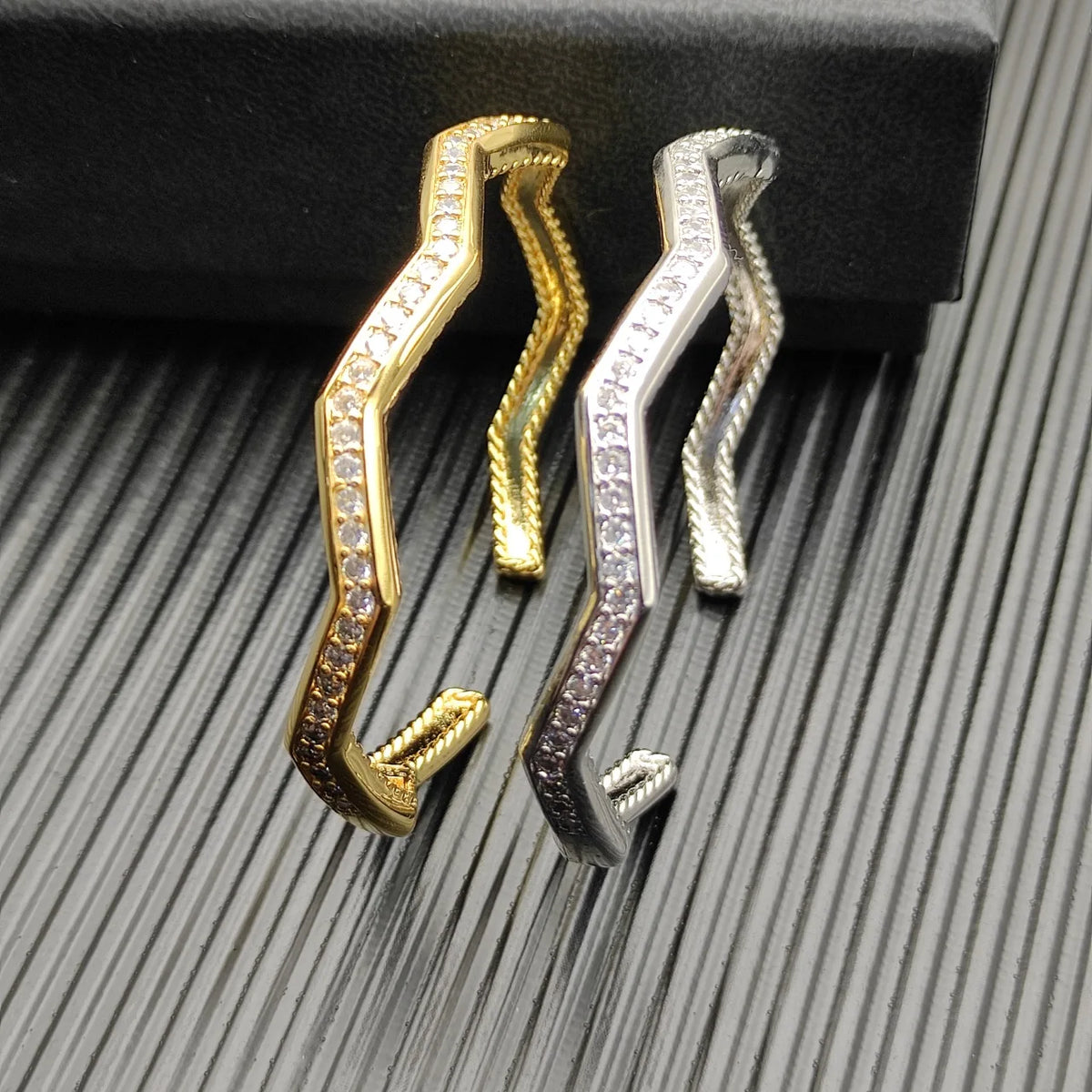 FASHIONISTA DY High-Quality Gold-Plated Diamond-Set Bangle, Unisex Silver-Plated Diamond-Set Bangle, Jewelry