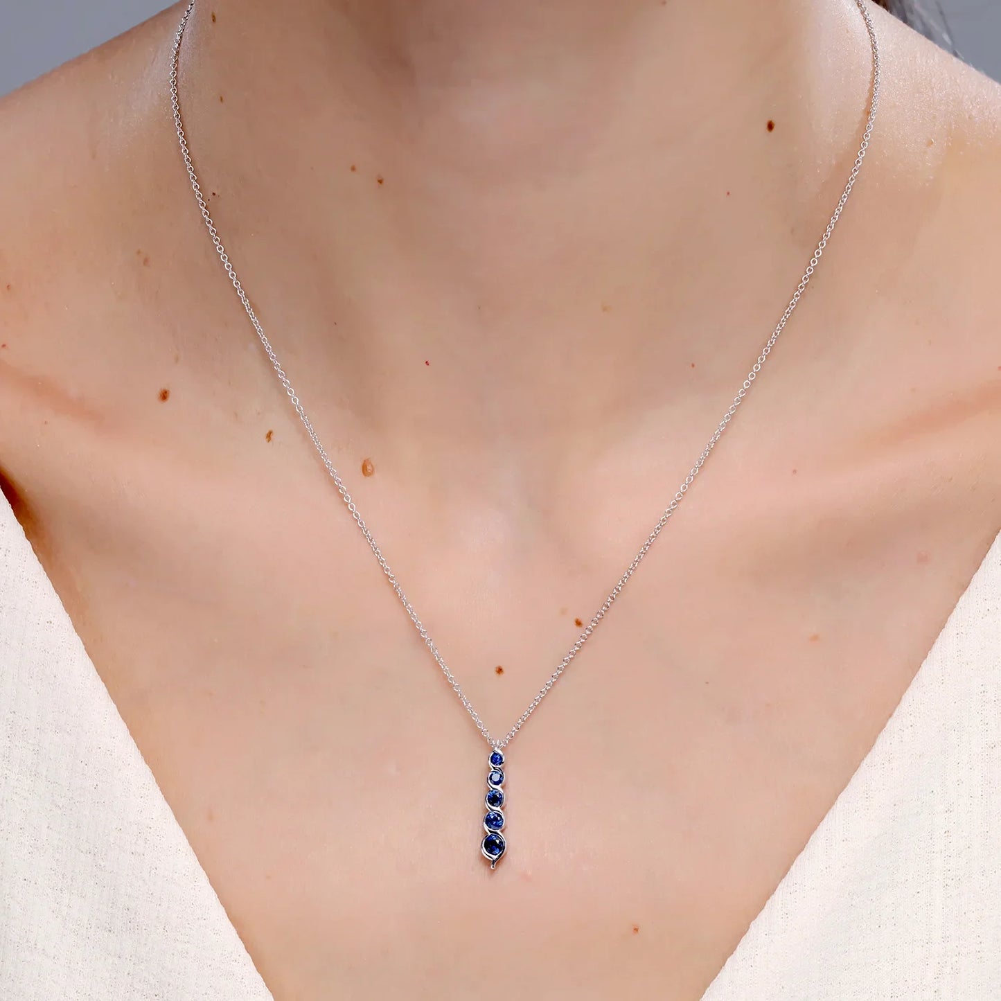 2026 New Arrival 14K Solid Gold Natural Round Cut Blue Sapphire Five Stone Journey Pendant Classic Fine Jewelry For Woman