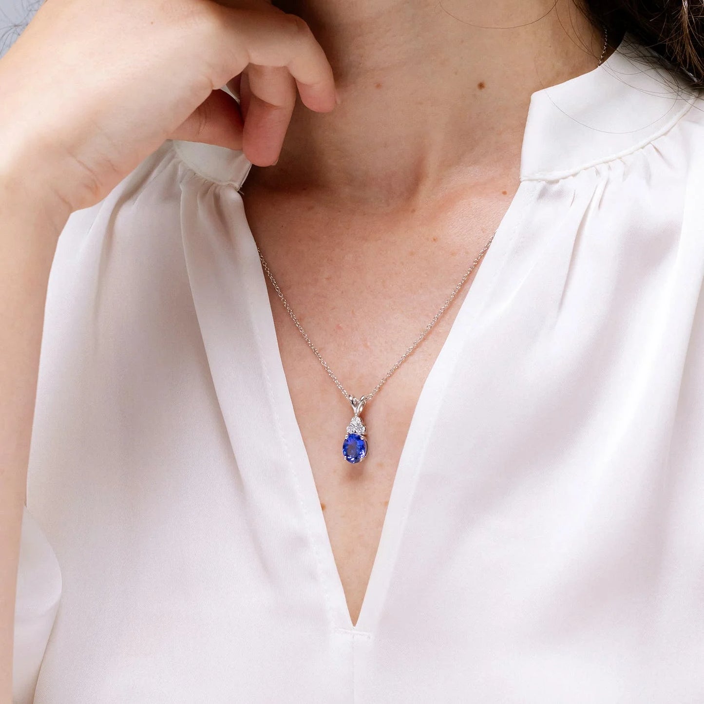 IGI Certified Prong Sett Oval Cut Tanzanite Gemstone Solitaire Pendant With Trio Diamond 14k Pure Gold Pendant Chain Necklace