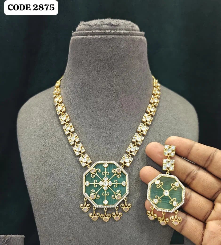 Luxury Mother of Pearl Pendant Necklace Set for Women Gold Plated Brass Designer Wedding Party Statement Jewelry Collection Set