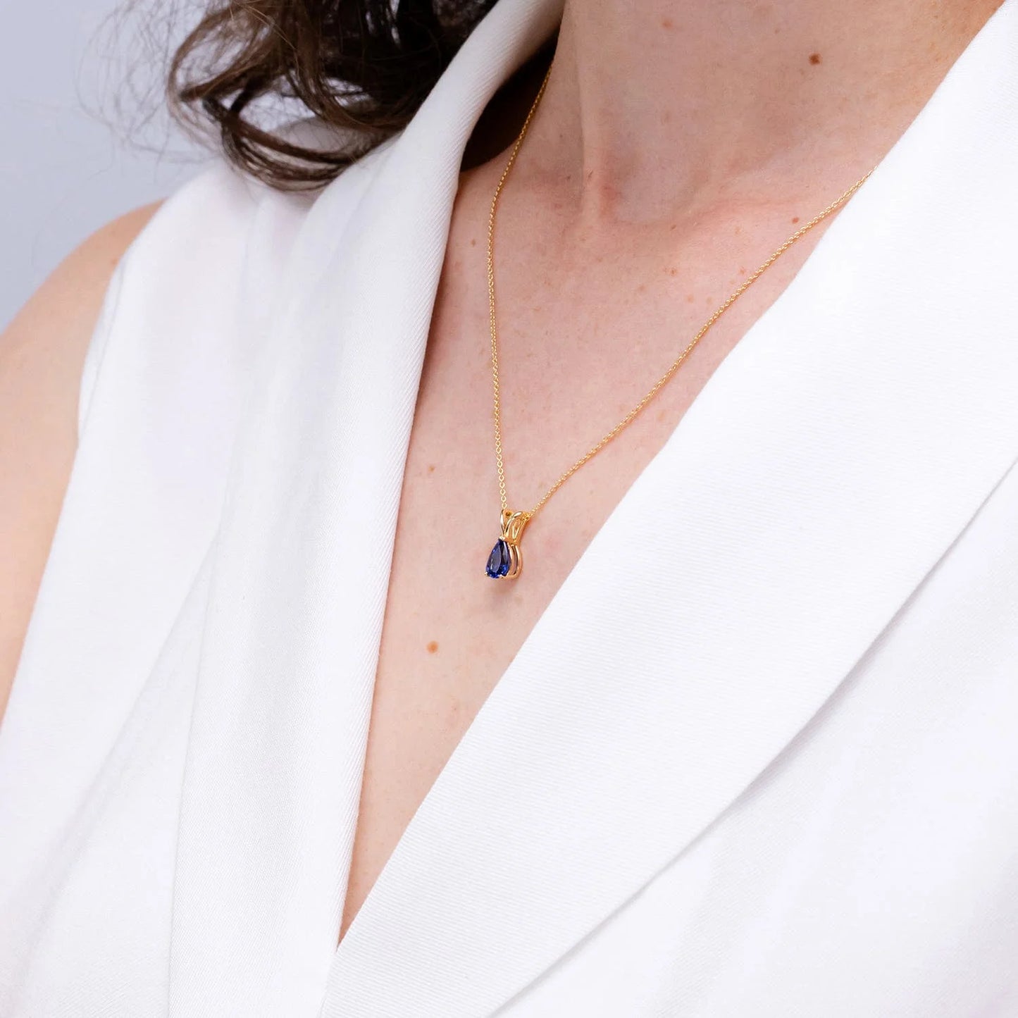 2026 New Arrival Top Selling 14K 18K Gold V-Bale Pear-Shaped Tanzanite Gemstone Solitaire Pendant Fine Chain Necklace For Woman