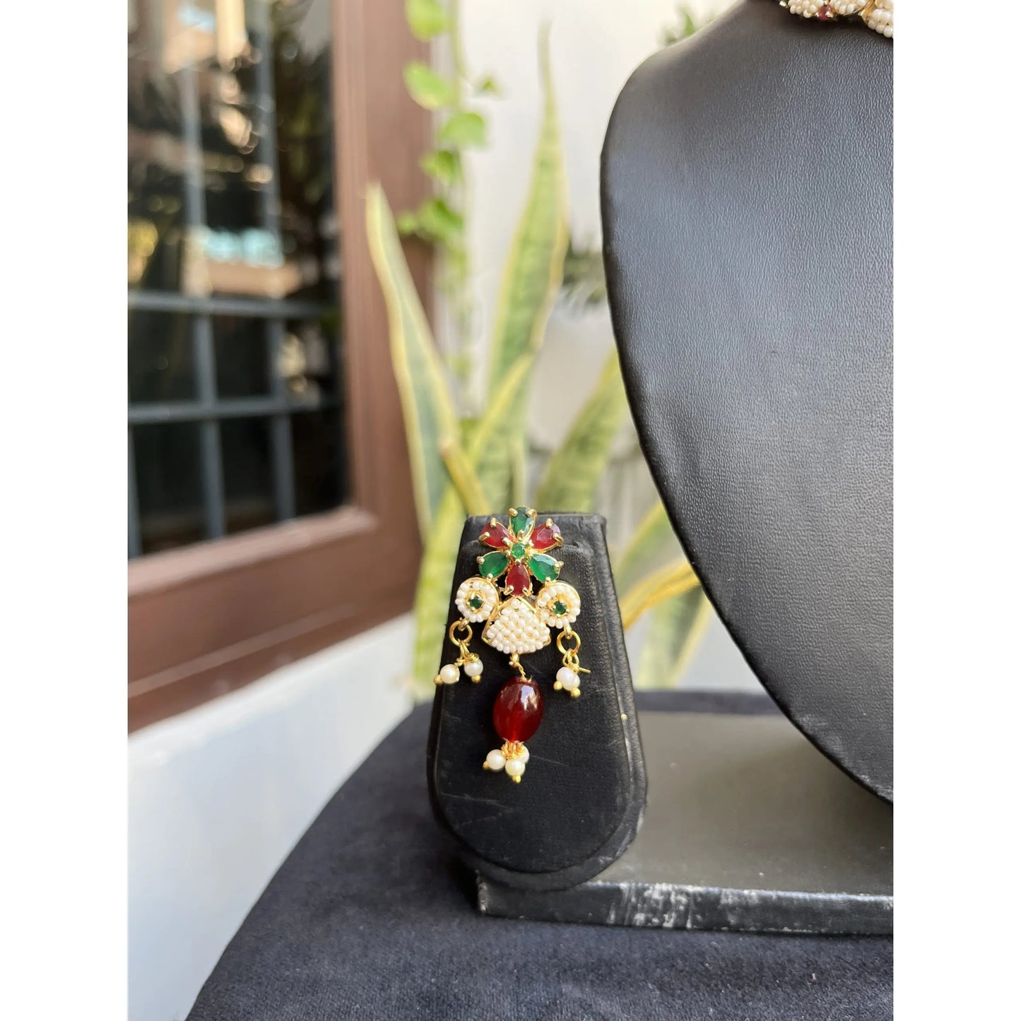 Indian Mores Gold Plated Brass Based Red Green Handcrafted Jaal Puwai Choker Set Women Jewelry Imitation Pearl Wedding Party