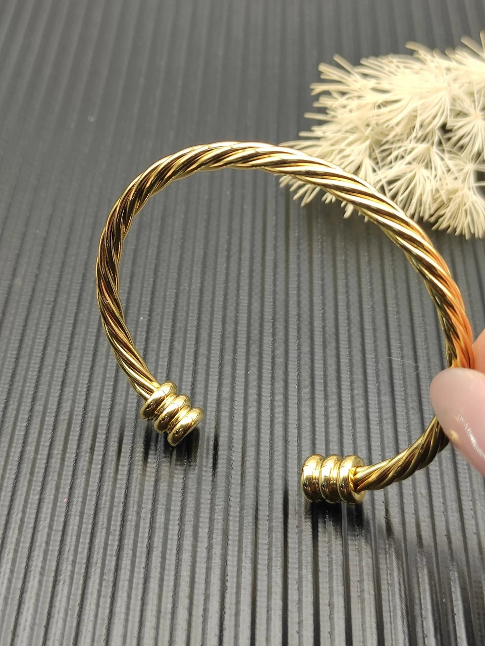 FASHIONISTA DY High-Quality Gold-Plated Bangle, Unisex Silver-Plated Bangle, Jewelry