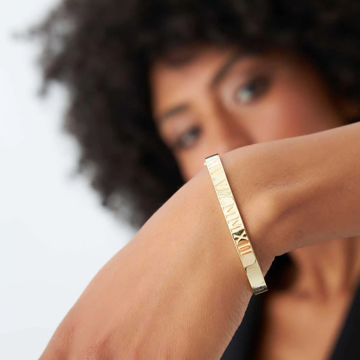 Luxury 14K Solid Gold Roman Numeral Bangle Bracelet Fine Jewelry 0.03 CTW 2 Diamond Female Charm Bangle Bracelets Ready To Ship